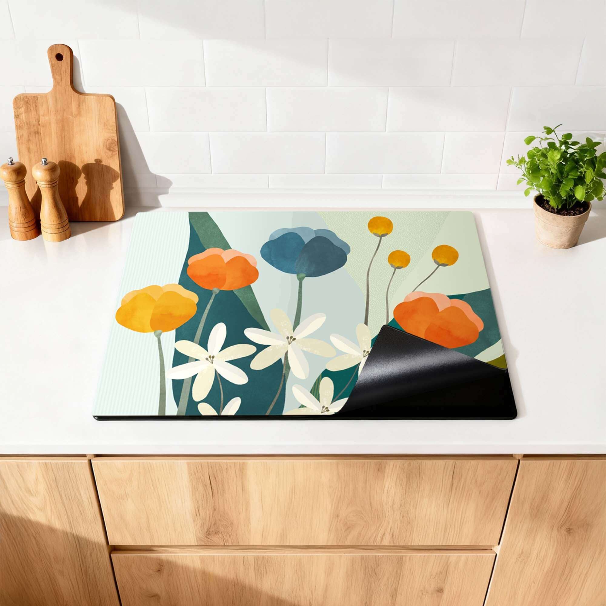 Garden Melody - Herdabdeckplatte mit farbenfrohem botanischem Design auf der Küchenarbeitsplatte, schützt das Induktionskochfeld und belebt die Kücheneinrichtung.
