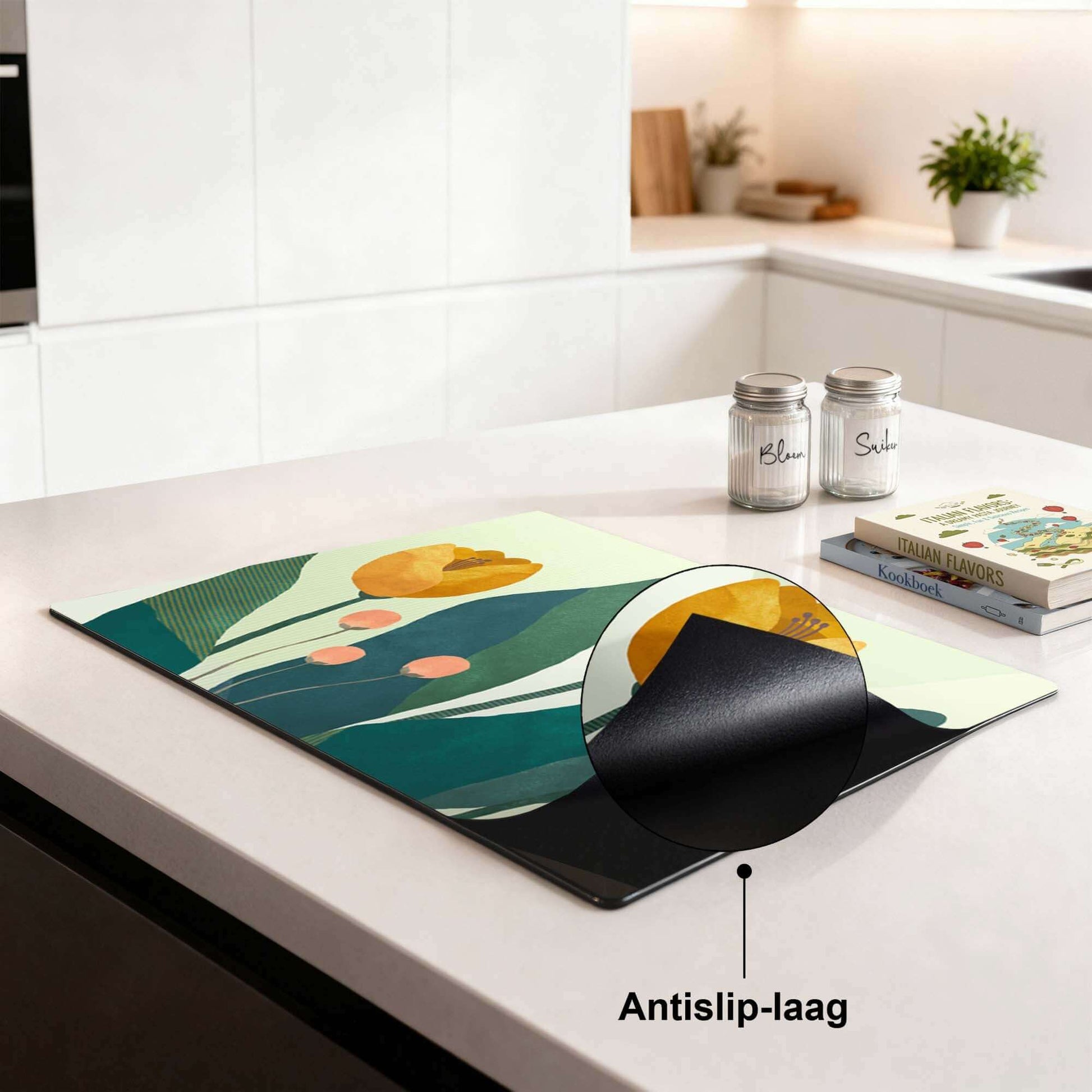 Golden Trio - Herdabdeckplatte mit botanischem Design aus goldgelben Blumen und Grüntönen, schützt stilvoll in der Küche.