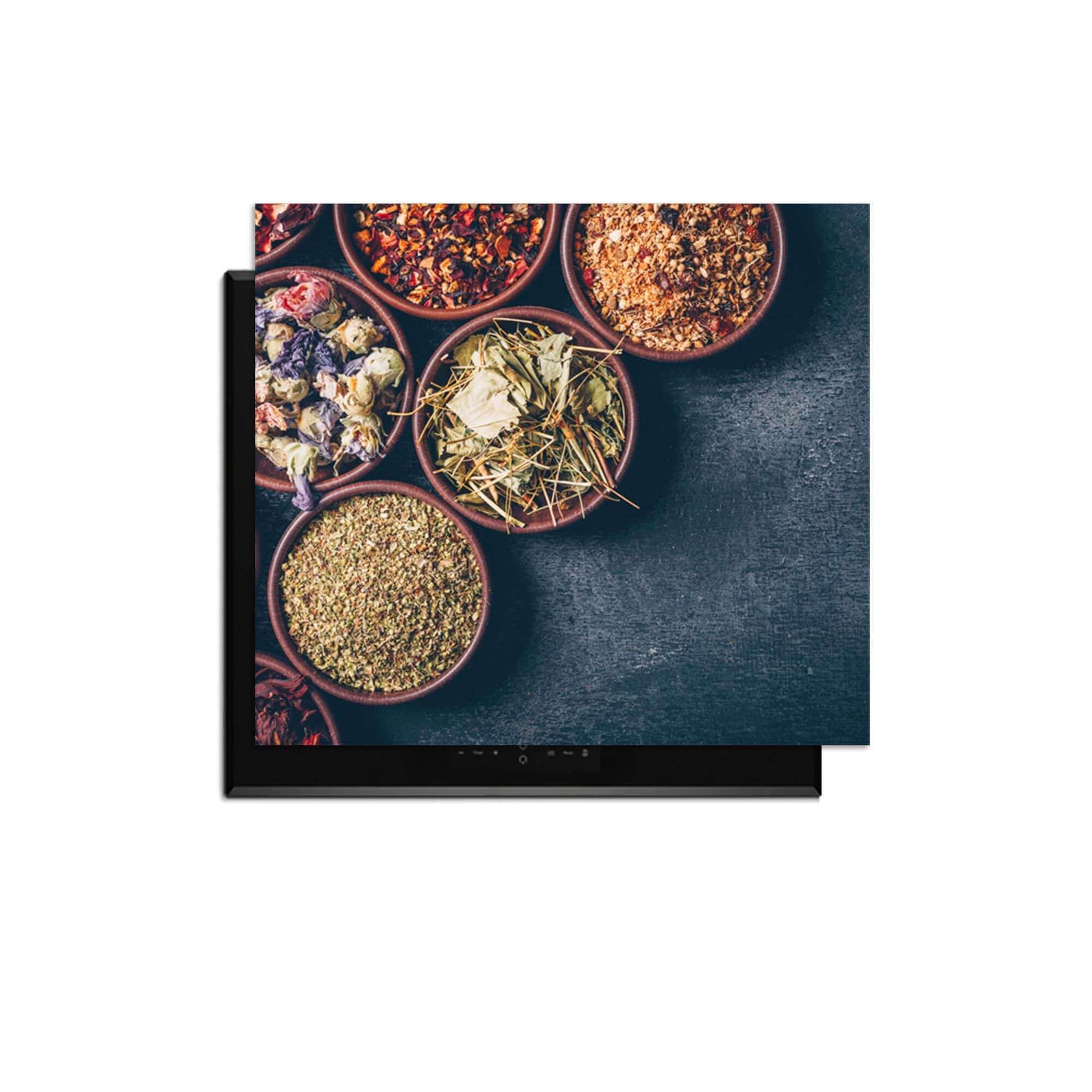 Herbal Market - Herdabdeckplatte mit Kräutern und Gewürzen in Schalen für eine stilvolle Küche.