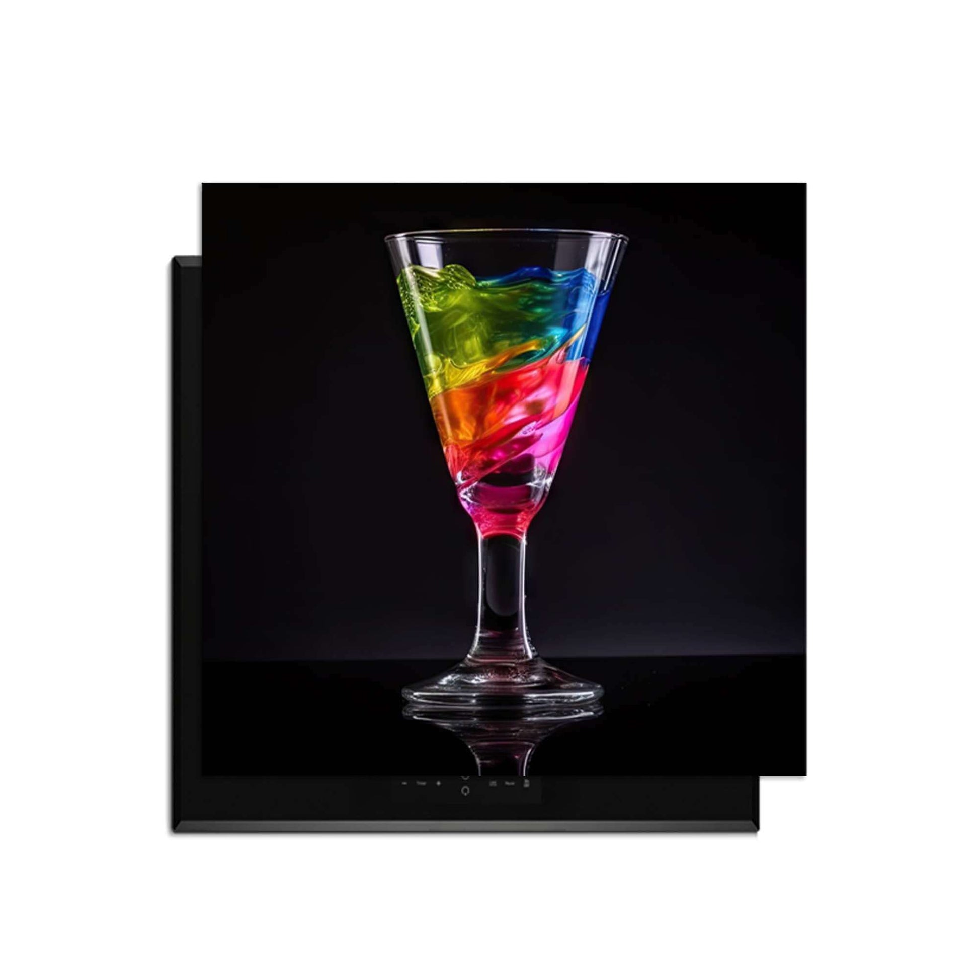 Liquid Art - Herdabdeckplatte mit bunten Flüssigkeiten in einem Glas auf schwarzem Hintergrund.
