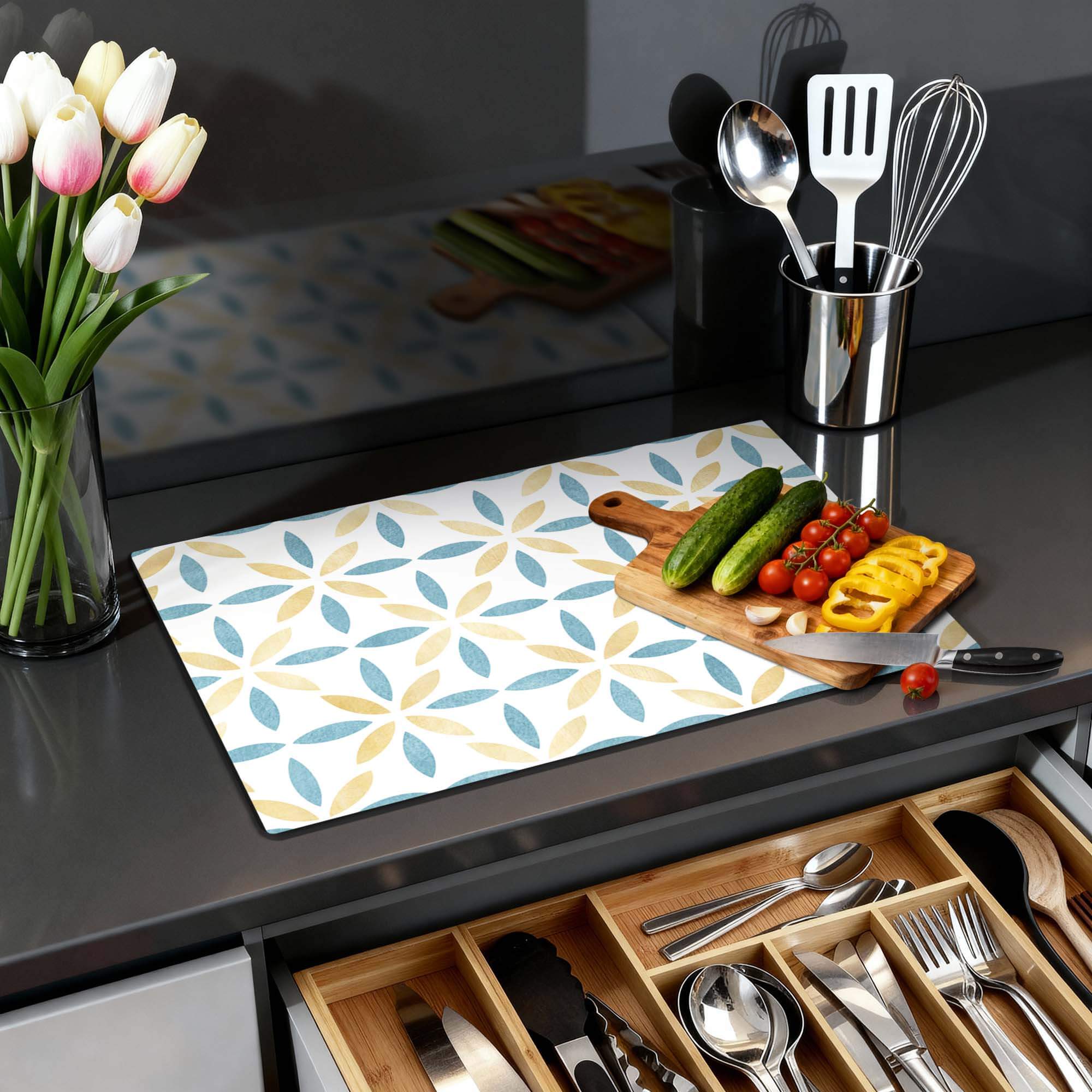 Petal White Tile - Herdabdeckplatte mit floralem Design in der Küche; leichter Herdabdeckplatte, goldenes und azurblaues Design.