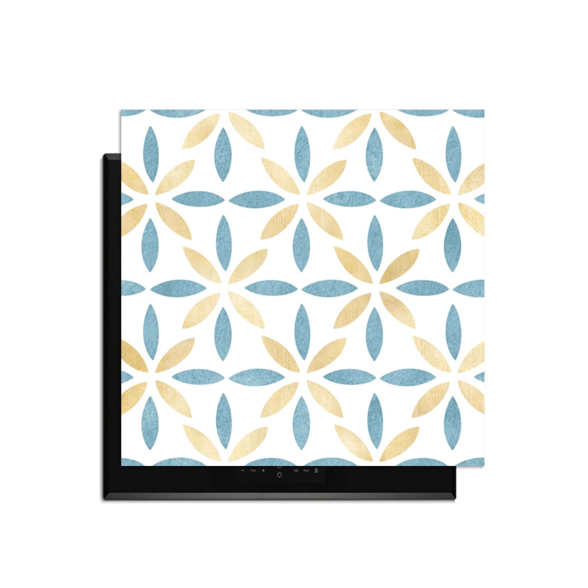 Petal White Tile - Herdabdeckplatte mit goldenem und azurblauem Blumendesign, idealer Herdabdeckplatte für einen frischen Küchenstil.