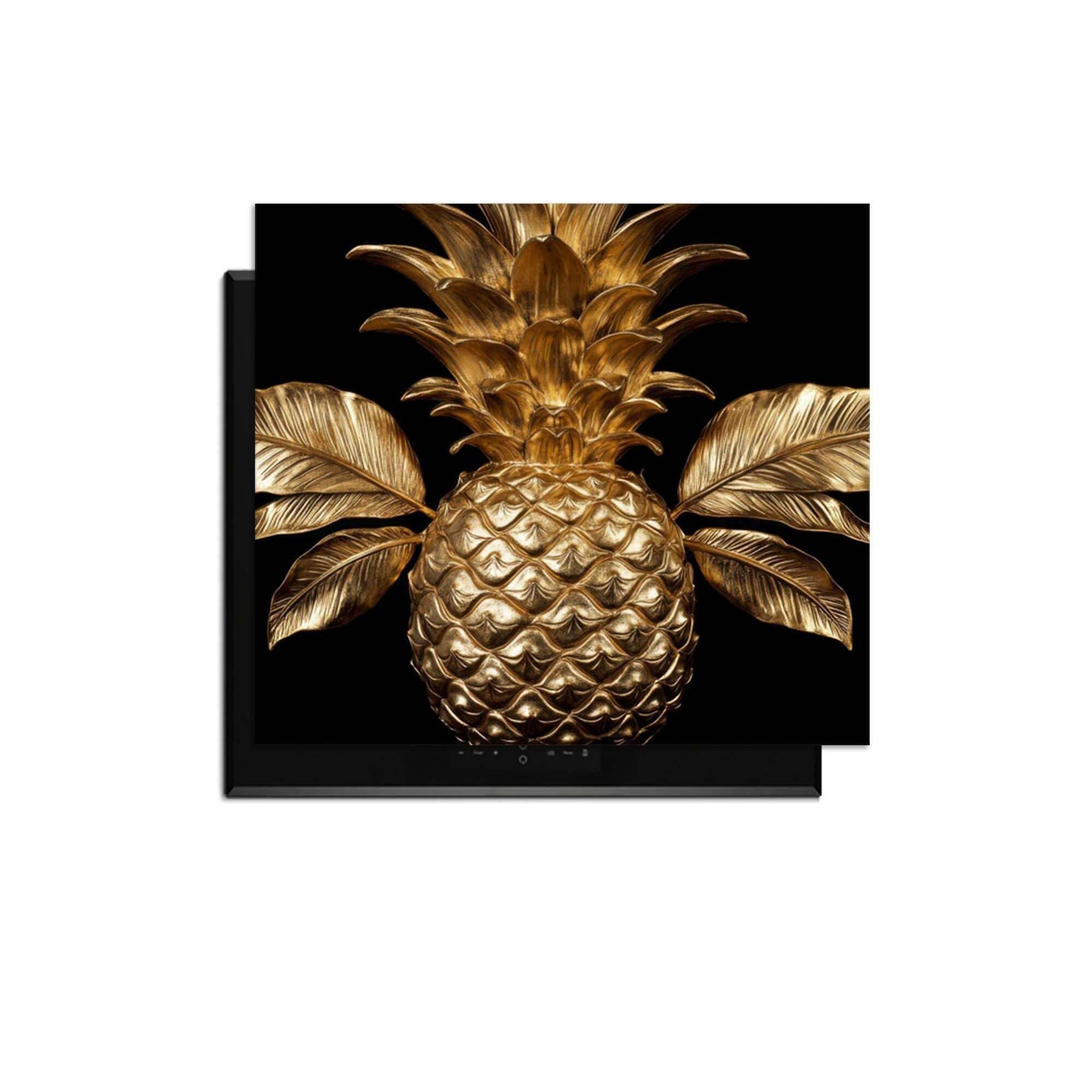 Pine Luxe - Herdabdeckplatte mit goldenem Ananas-Design auf schwarzem Hintergrund.