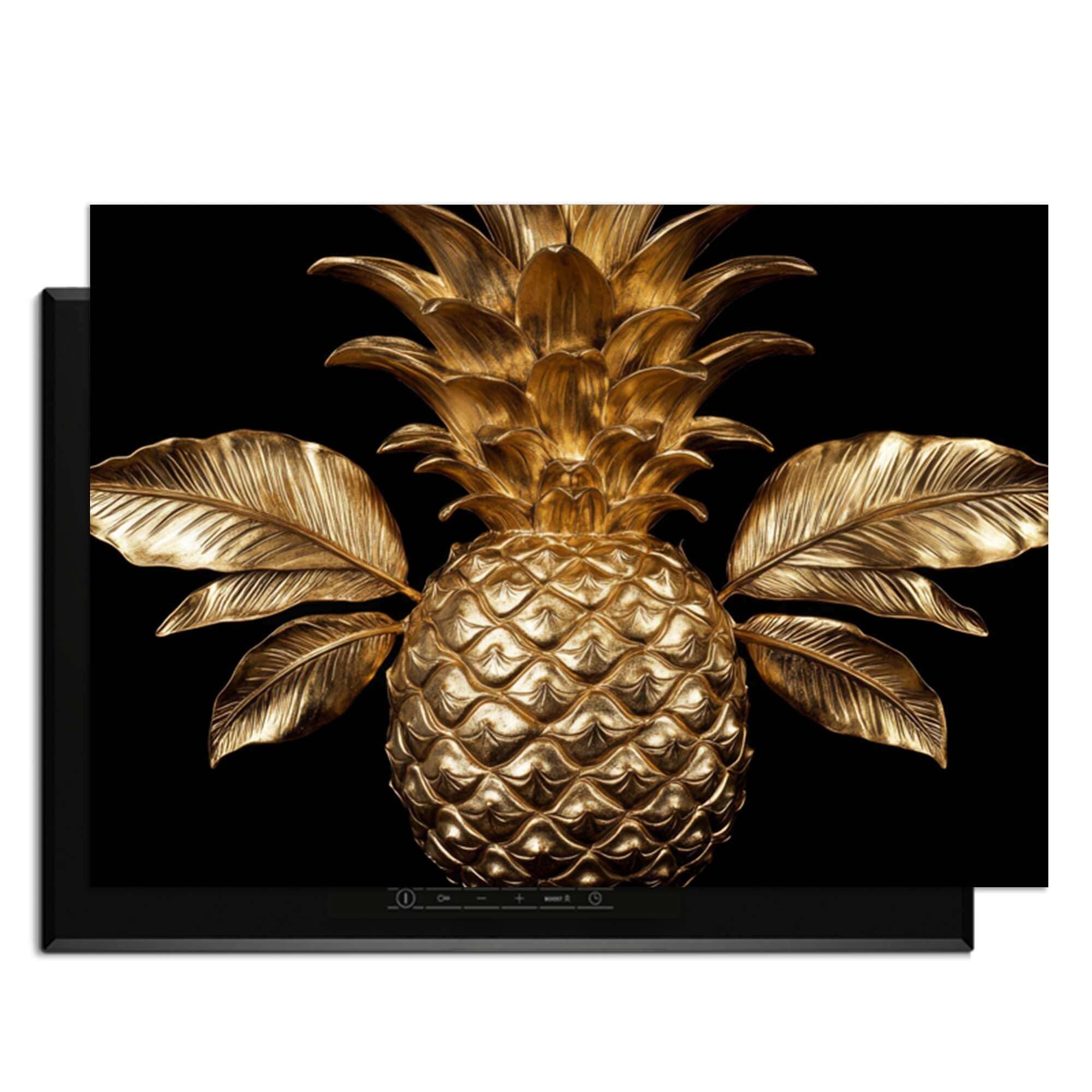 Pine Luxe - Herdabdeckplatte mit einem goldenen Ananas-Design auf schwarzem Hintergrund.