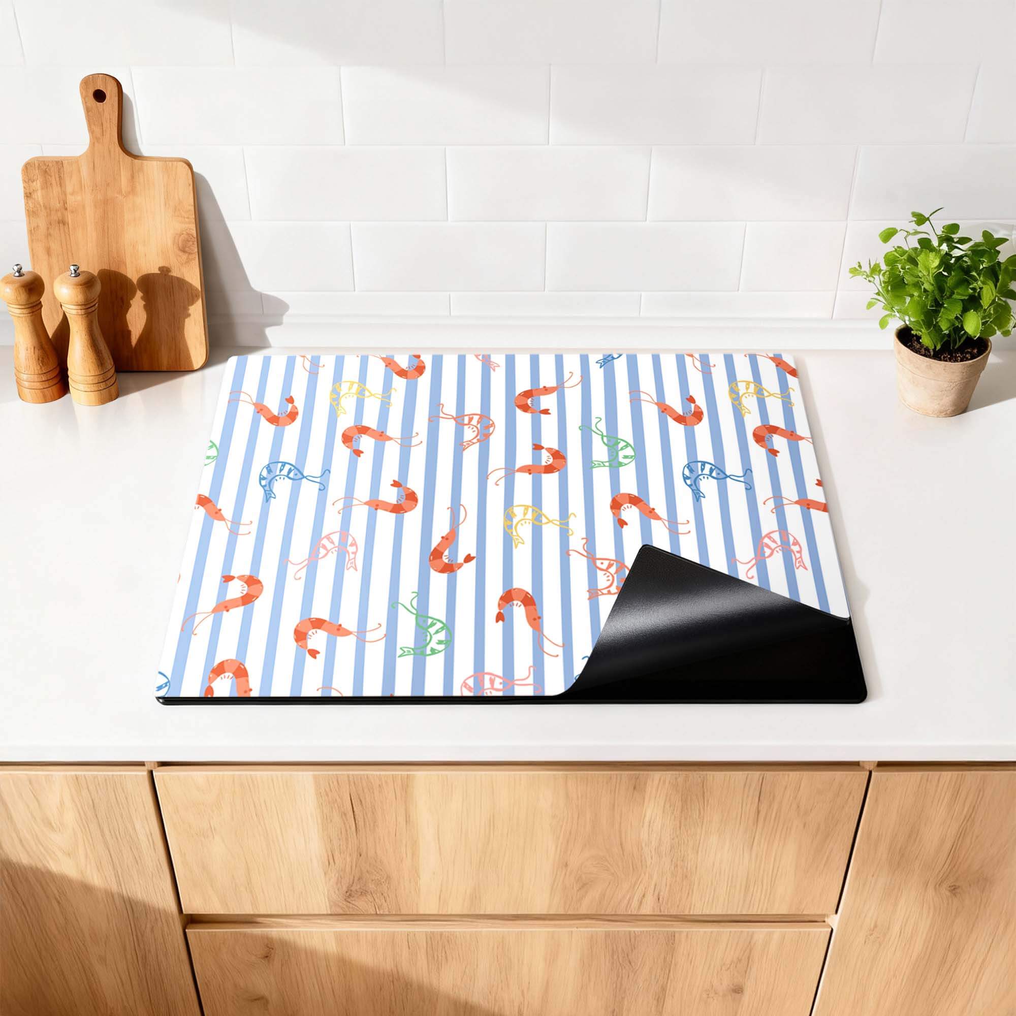 Prawn Stripes - Herdabdeckplatte mit Krabbenabbildungen und mediterranen Streifen, ideal für den stilvollen Schutz von Induktionskochfeldern.