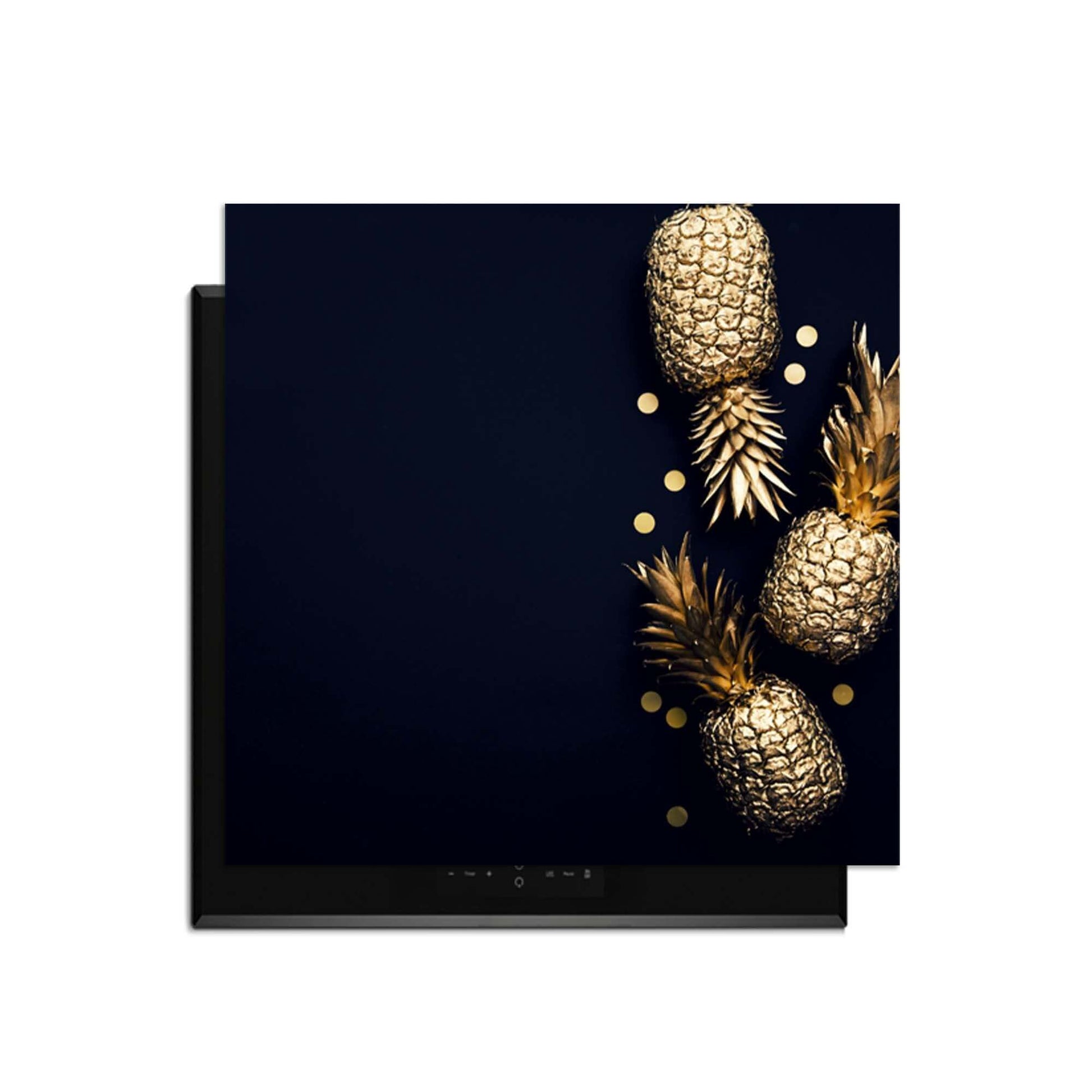 Royal Tropic - Herdabdeckplatte mit goldener Ananas und schwarzem Hintergrund, ideal zum Schutz der Küche.