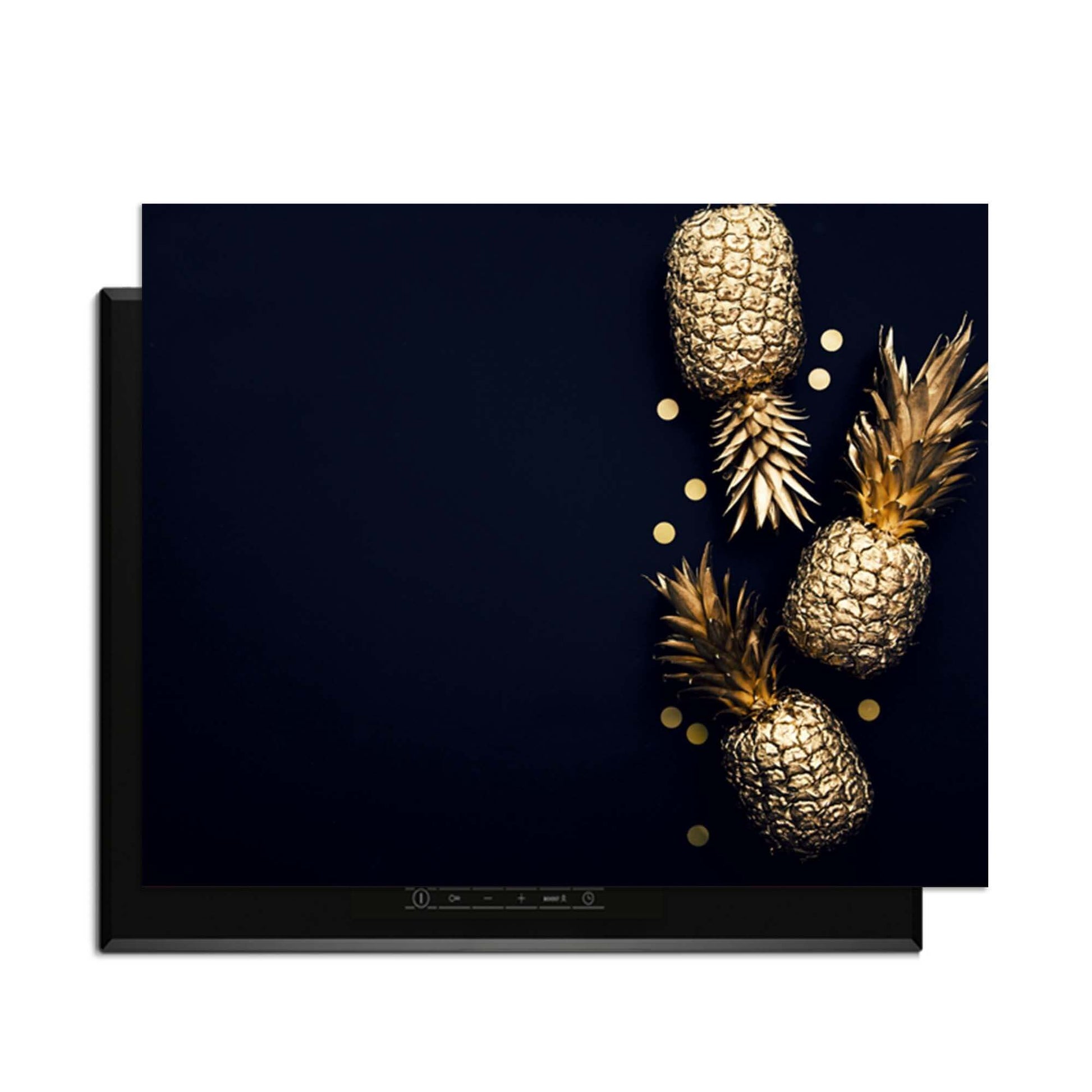Royal Tropic - Induktionswächter mit goldenen Ananas auf dunklem Hintergrund.