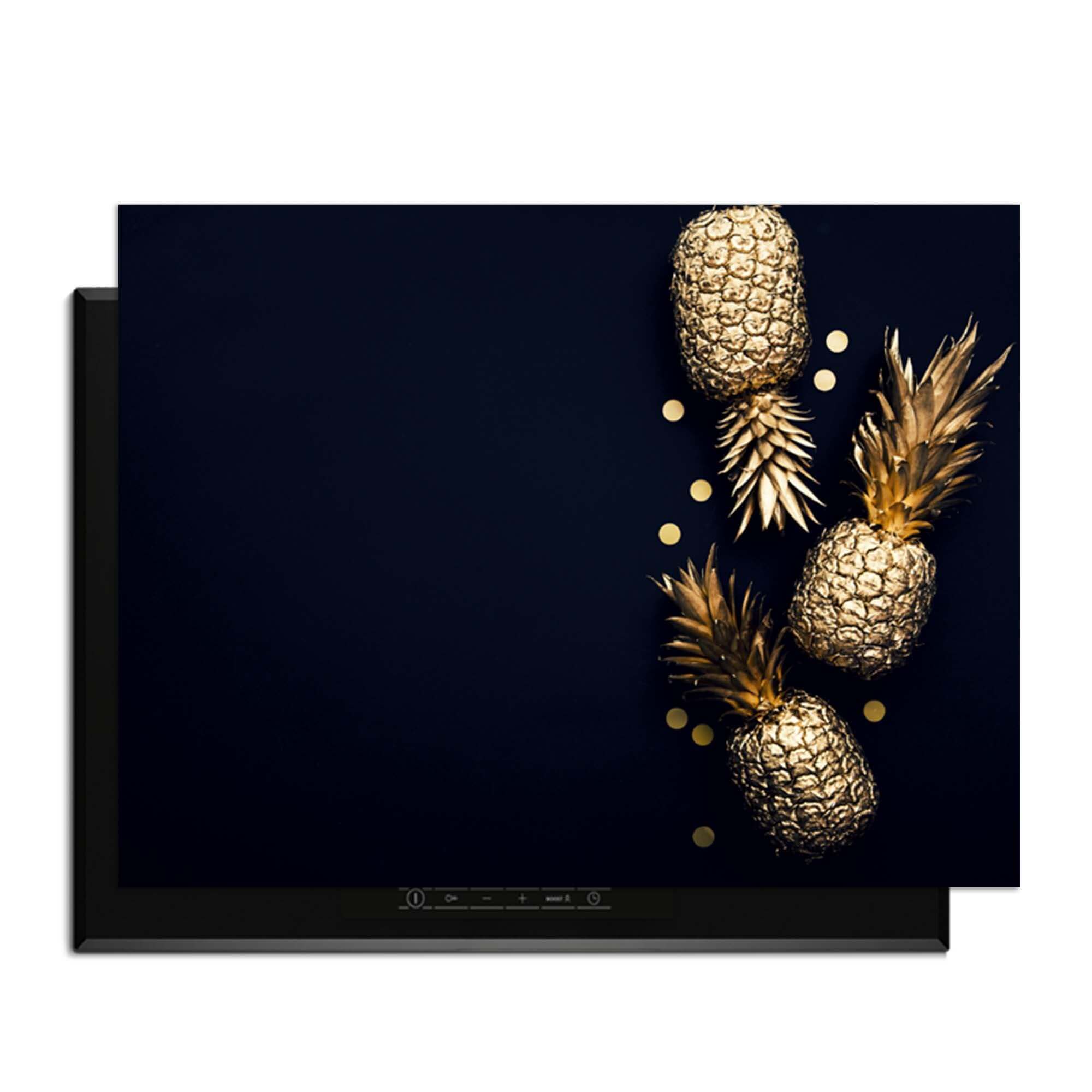 Royal Tropic - Herdabdeckplatte mit goldenen Ananas für Schutz und Eleganz in der Küche.