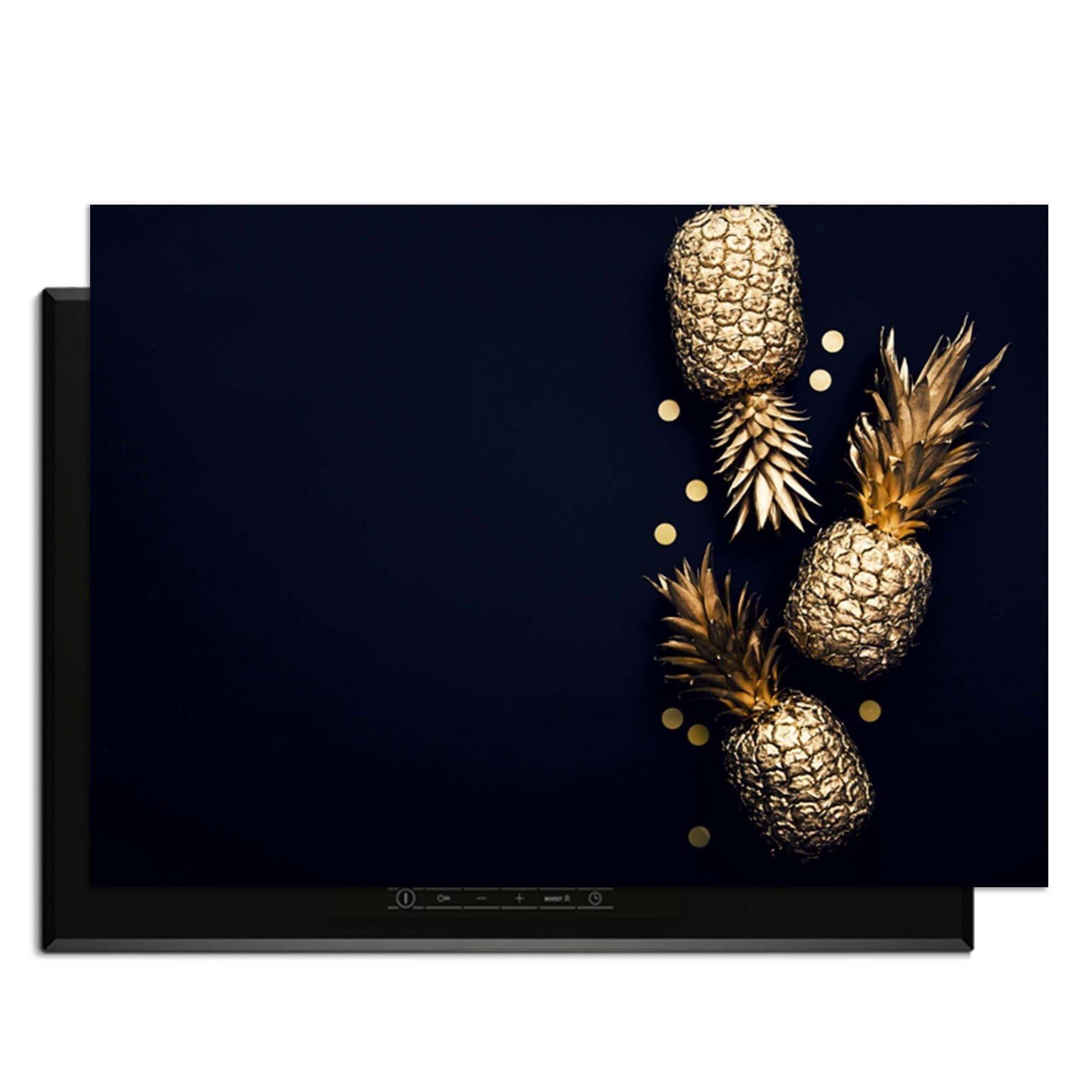 Royal Tropic - Herdabdeckplatte mit goldenen Ananas auf schwarzem Hintergrund, elegant und funktionell für jede Küche.