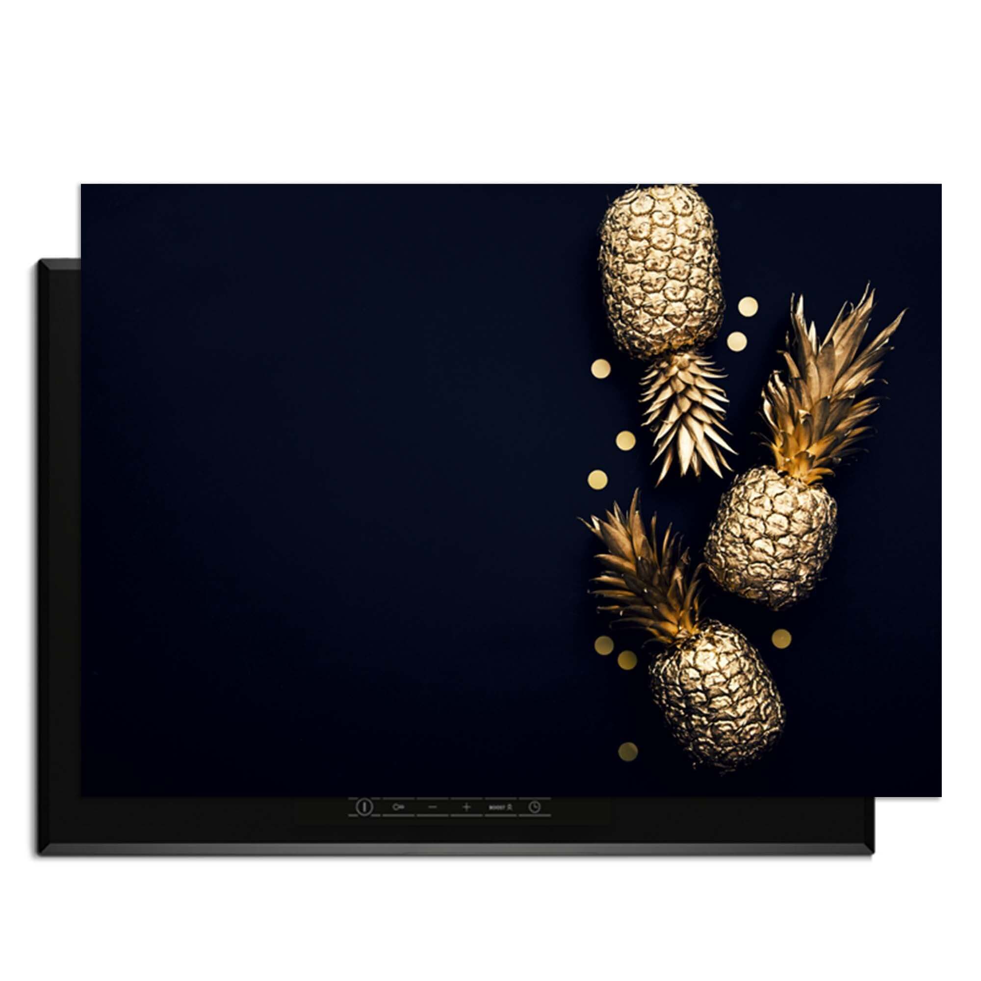 Royal Tropic - Herdabdeckplatte mit goldenen Ananas auf schwarzem Hintergrund, elegant und funktionell für jede Küche.