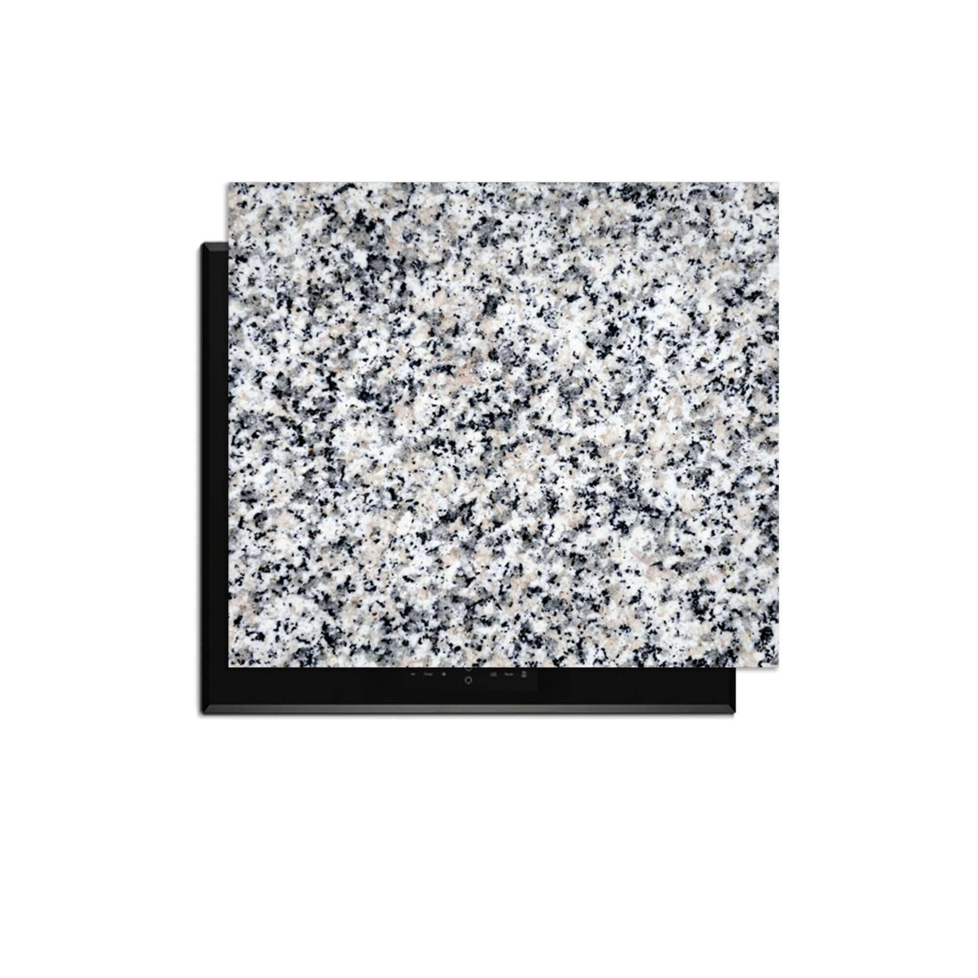 Classic Granite - Herdabdeckplatte auf dem Induktionskochfeld, elegant und funktionell.