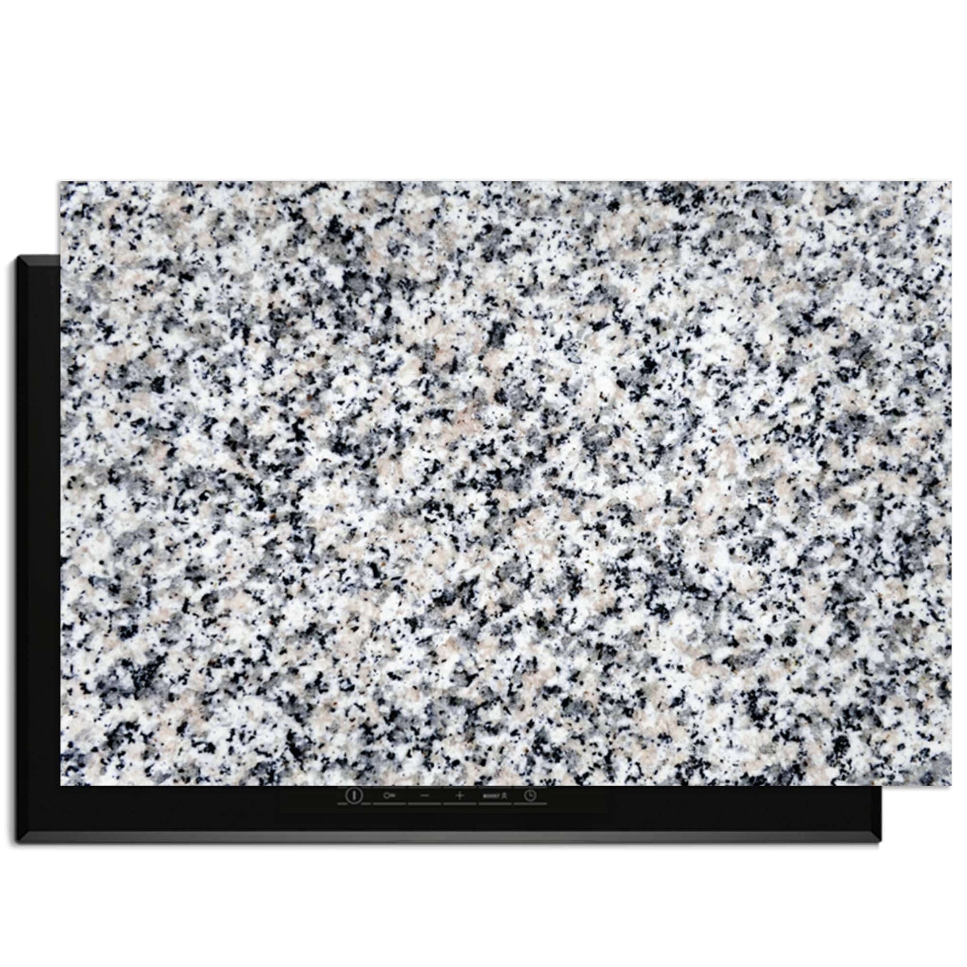 Classic Granite - Herdabdeckplatte auf einem Induktionskochfeld, mit einer eleganten Granitoberfläche und Schutz.
