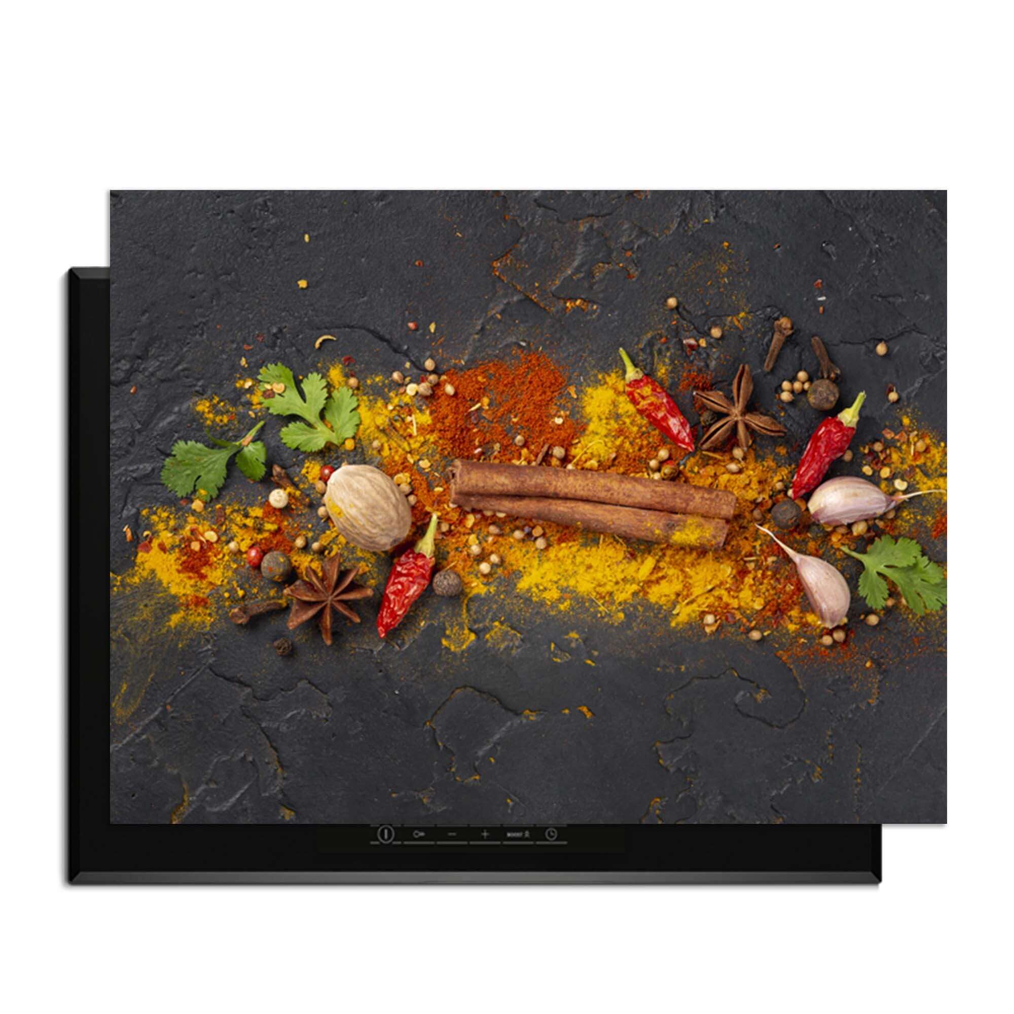 Spice Explosion - Herdabdeckplatte mit einem bunten Arrangement von Gewürzen auf schwarzem Hintergrund.