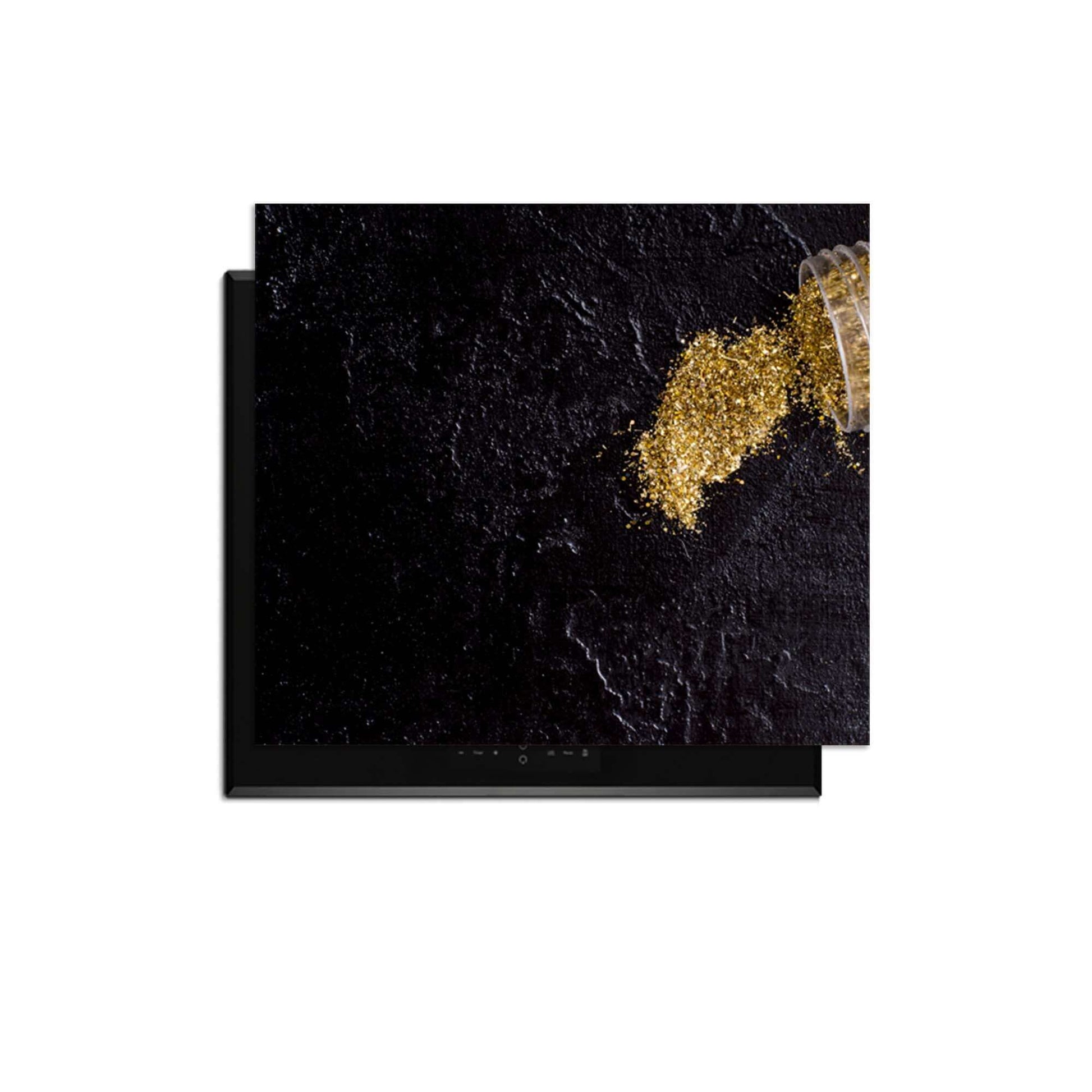 Spilled Gold - Herdabdeckplatte auf einem Induktionskochfeld mit Goldglitter.