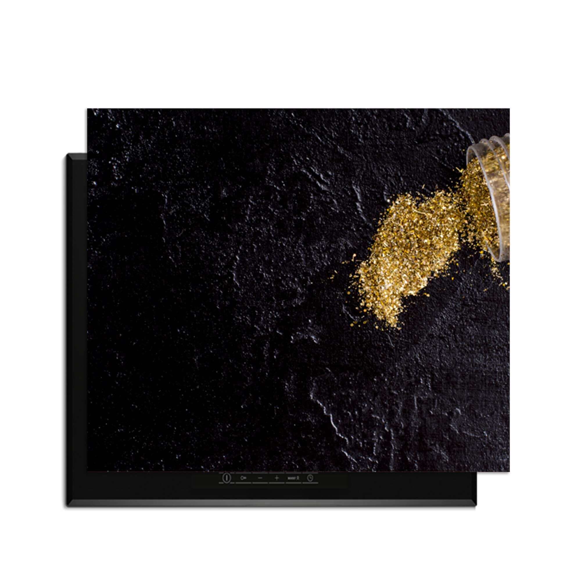Spilled Gold - Herdabdeckplatte auf einem modernen Induktionskochfeld mit Goldglitter.