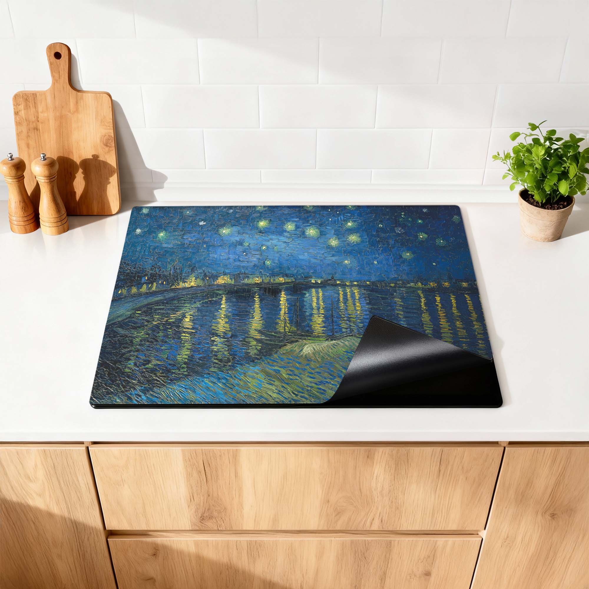 Sternennacht über der Rhone - Herdabdeckplatte mit Sternen und Wasserspiegelungen für eine romantische Atmosphäre in der Küche.