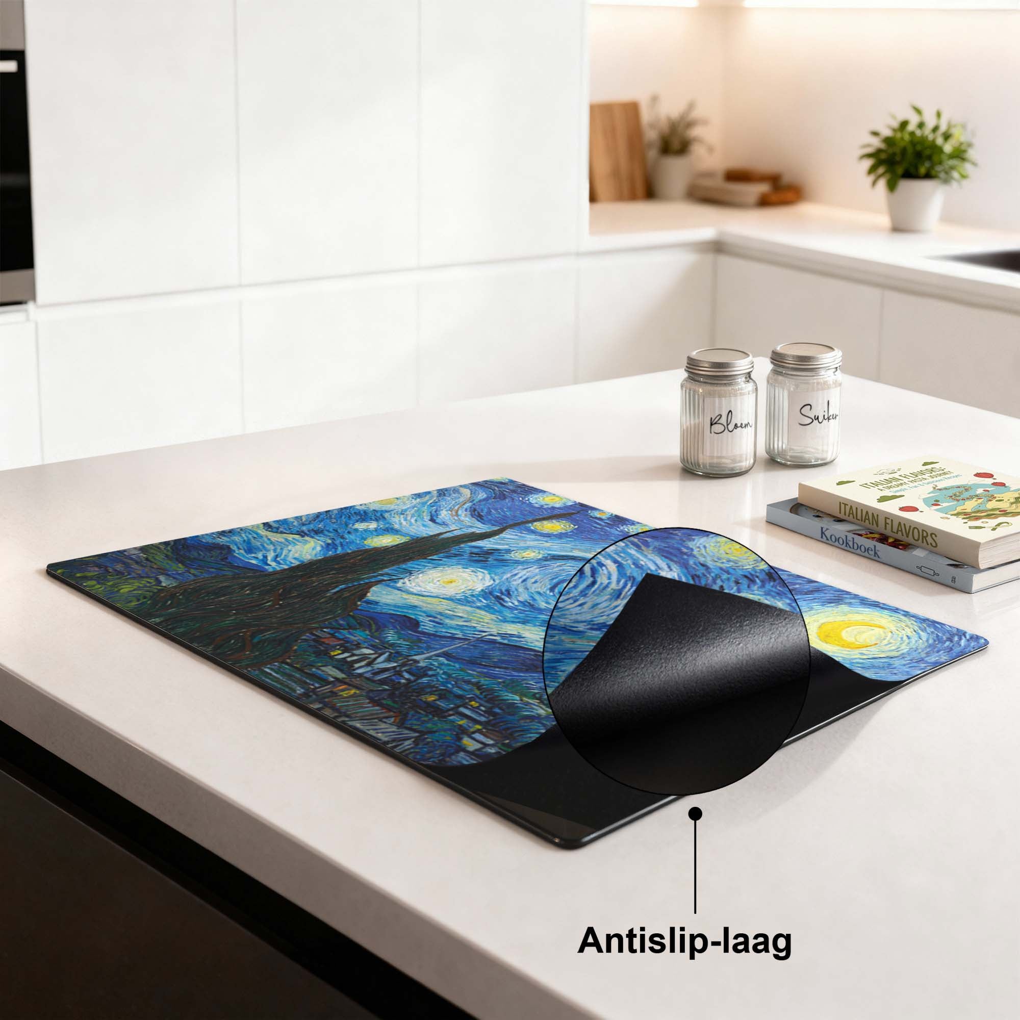 Starry Night - Herdabdeckplatte auf einem Küchentisch, mit einem künstlerischen Design und einer rutschfesten Beschichtung.