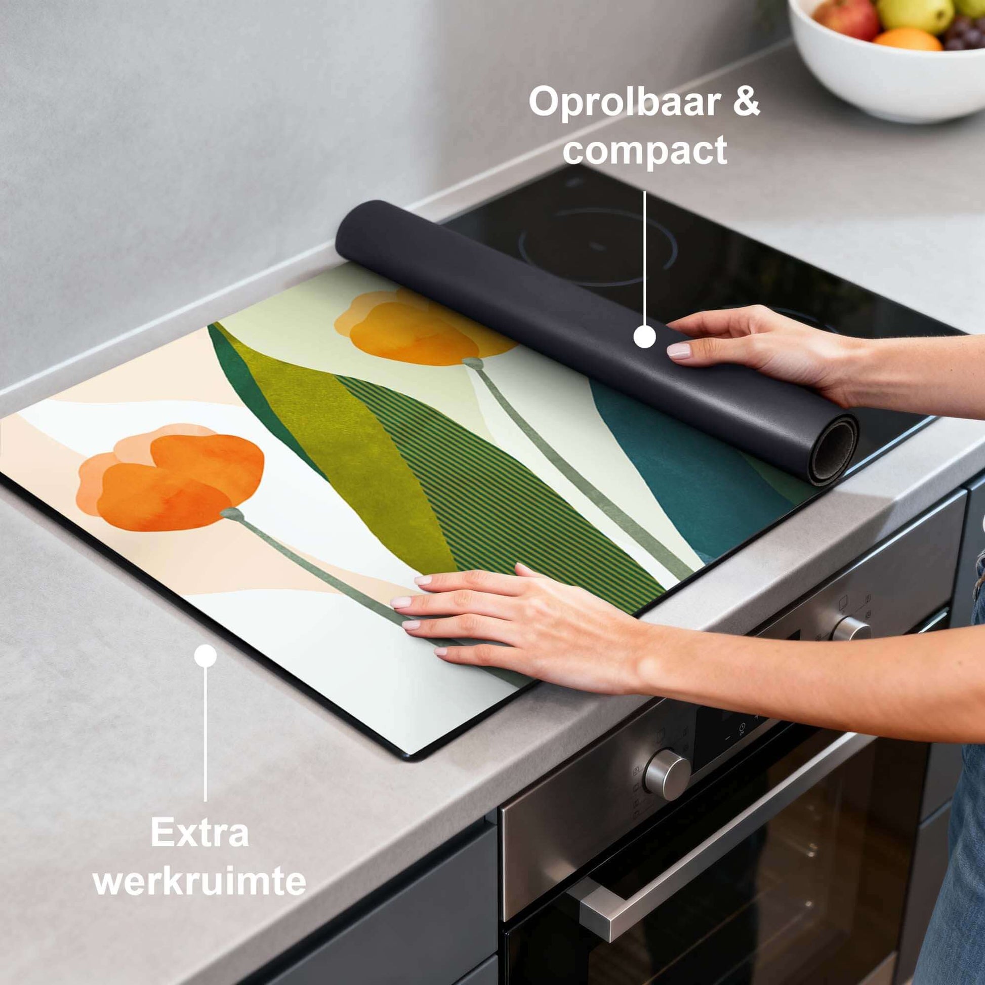 Sunset Blooms - Herdabdeckplatte mit orangefarbenen Blumen, bietet stilvollen Schutz und zusätzliche Arbeitsfläche für Induktionskochfelder.