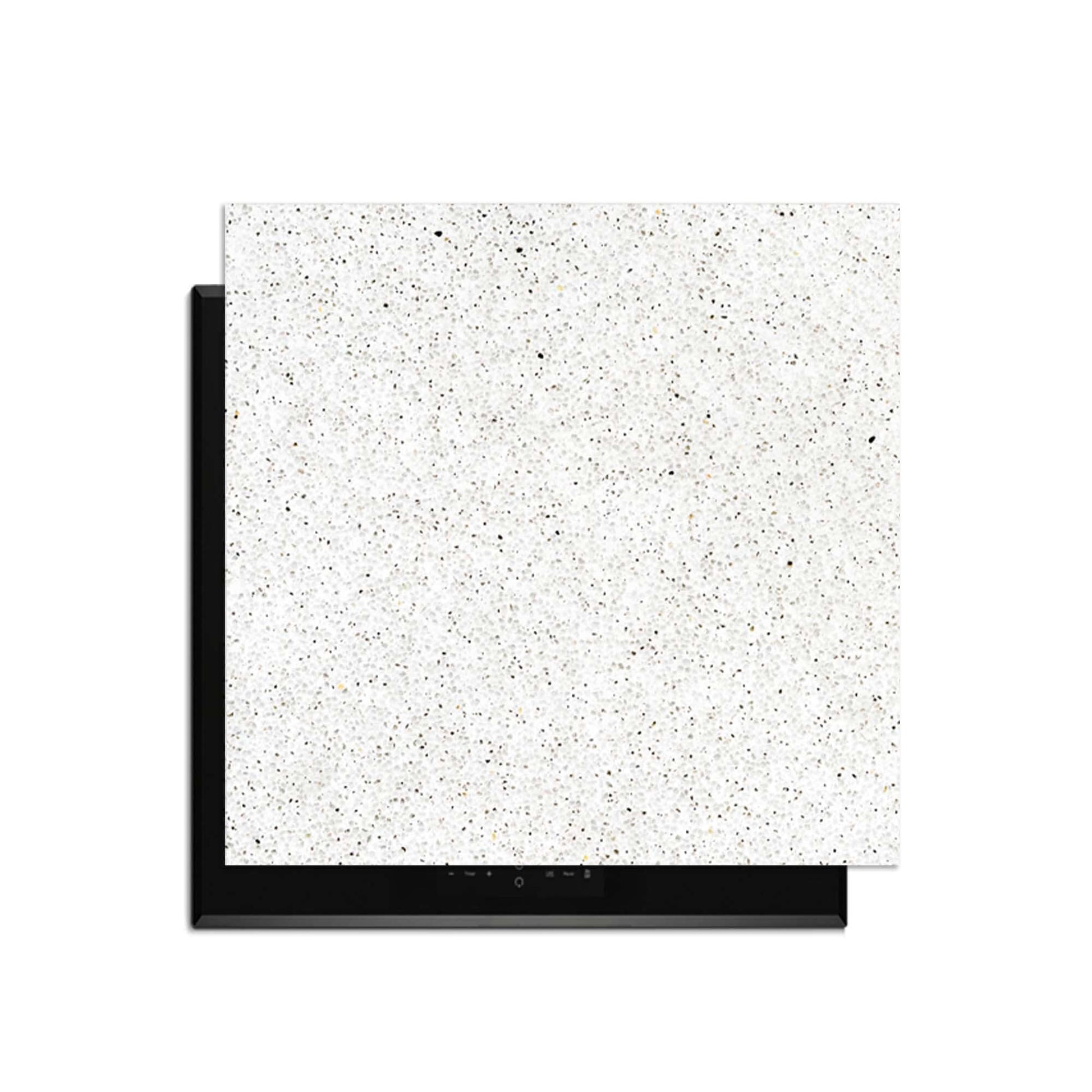 Terrazzo - Herdabdeckplatte auf einem Induktionskochfeld, trendy und funktionell für den Schutz der Küche.