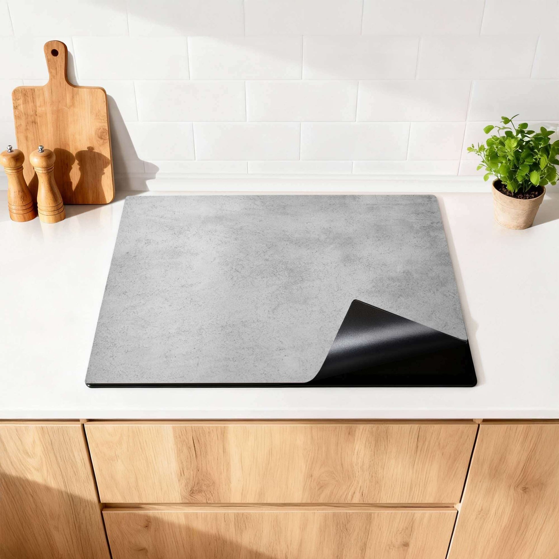 Urban Grey - Herdabdeckplatte für Induktionskochfeld mit hellgrauem Betondesign in moderner Küche.