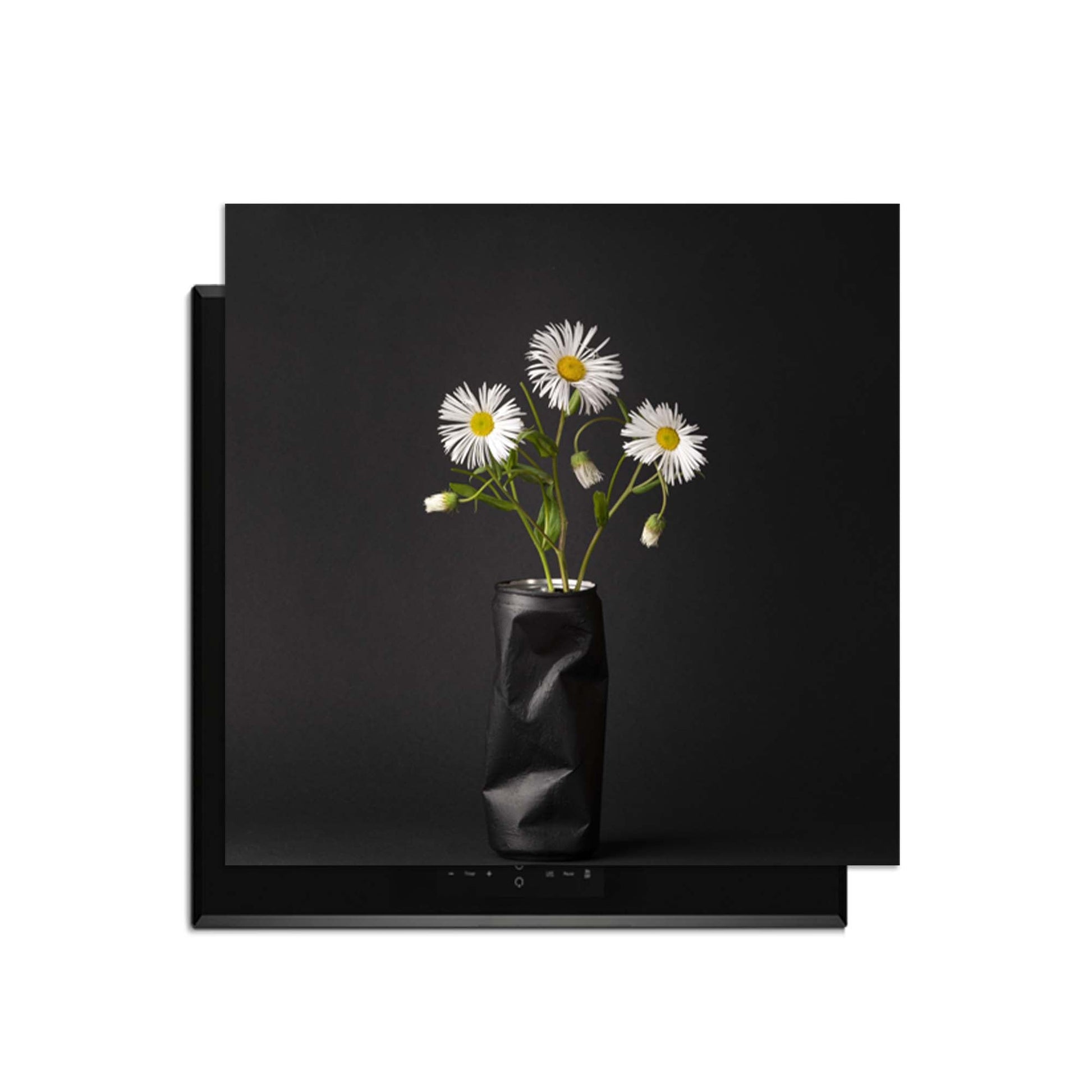 Urban Daisy - Herdabdeckplatte mit stilvollen Blumen in einer modernen Vase, perfekt für die Küche.