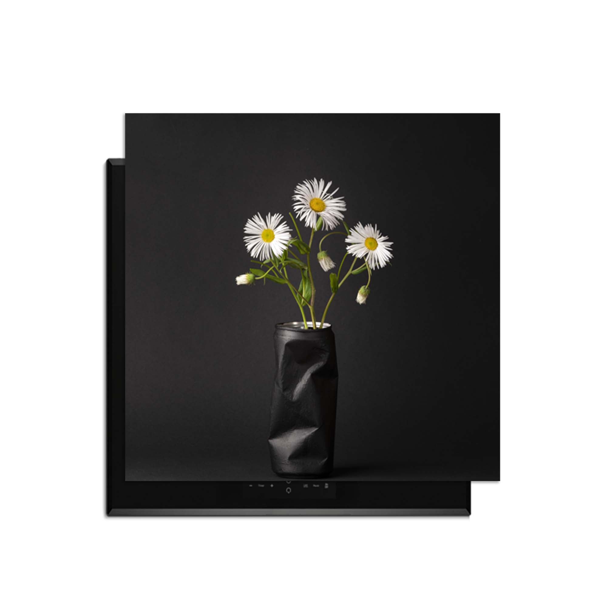 Urban Daisy - Herdabdeckplatte mit stilvollen Blumen in einer modernen Vase, perfekt für die Küche.