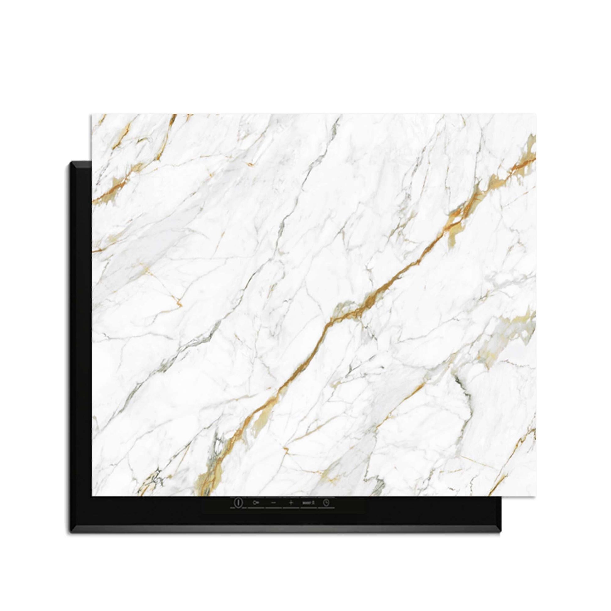 Calacatta Gold - Herdabdeckplatte auf einem modernen Induktionskochfeld mit weißem Marmordesign.