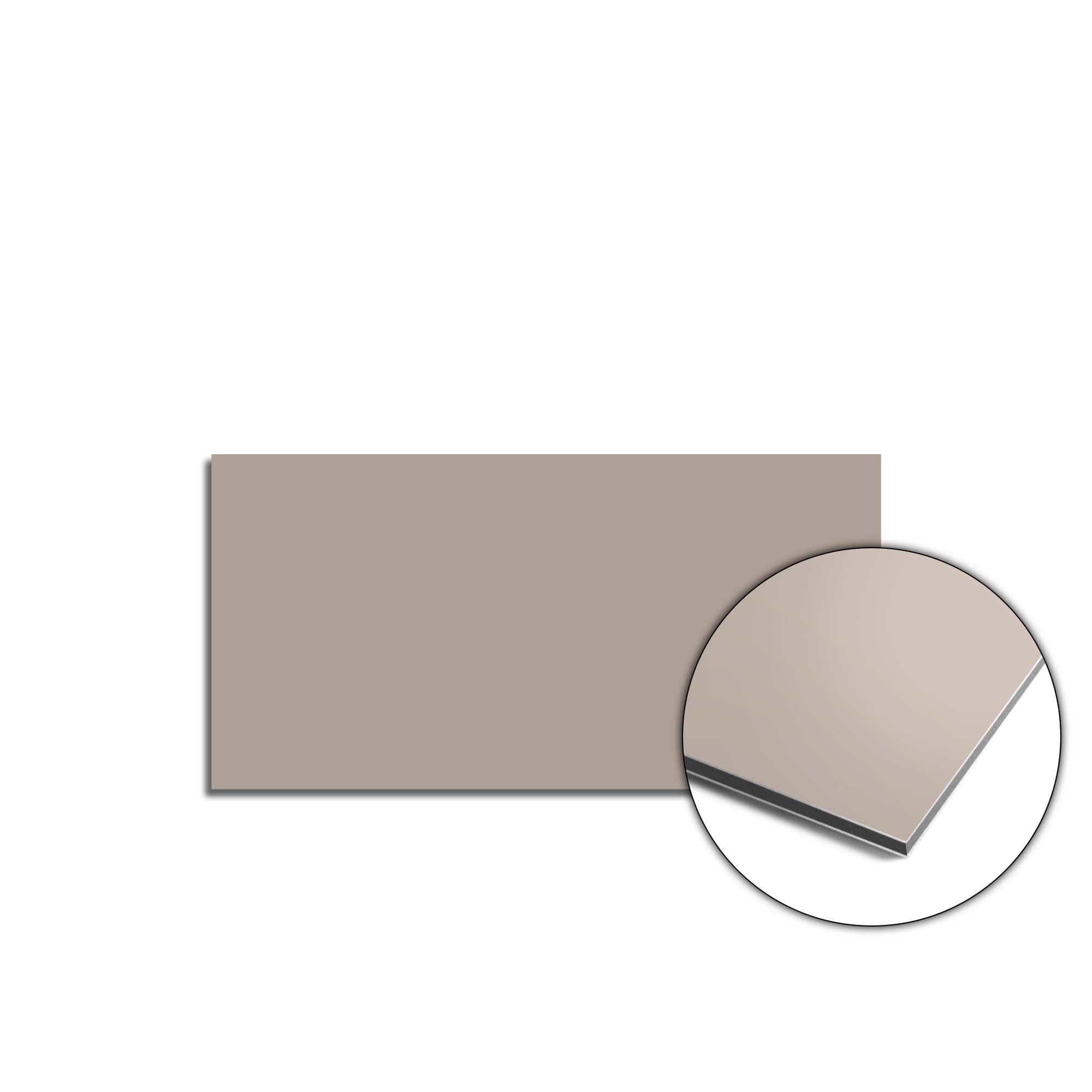 Sandy Jitney Splashback aus der Schlichte Eleganz Kollektion in der Farbe Sand, ideal als Küchenrückwand für einen stilvollen und beruhigenden Spritzschutz.