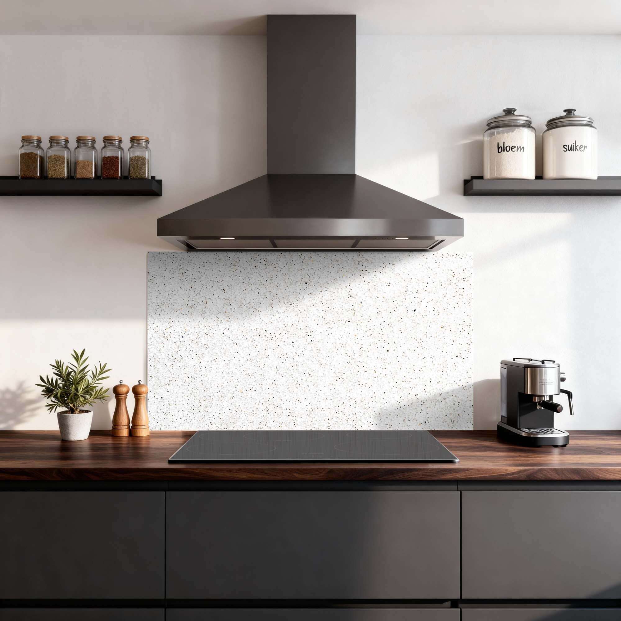 Terrazzo-Spritzwand für die moderne Küche, hitzebeständig und leicht zu reinigen. Ideal als Spritzschutz in der Küche oder als Spritzschutzwand.