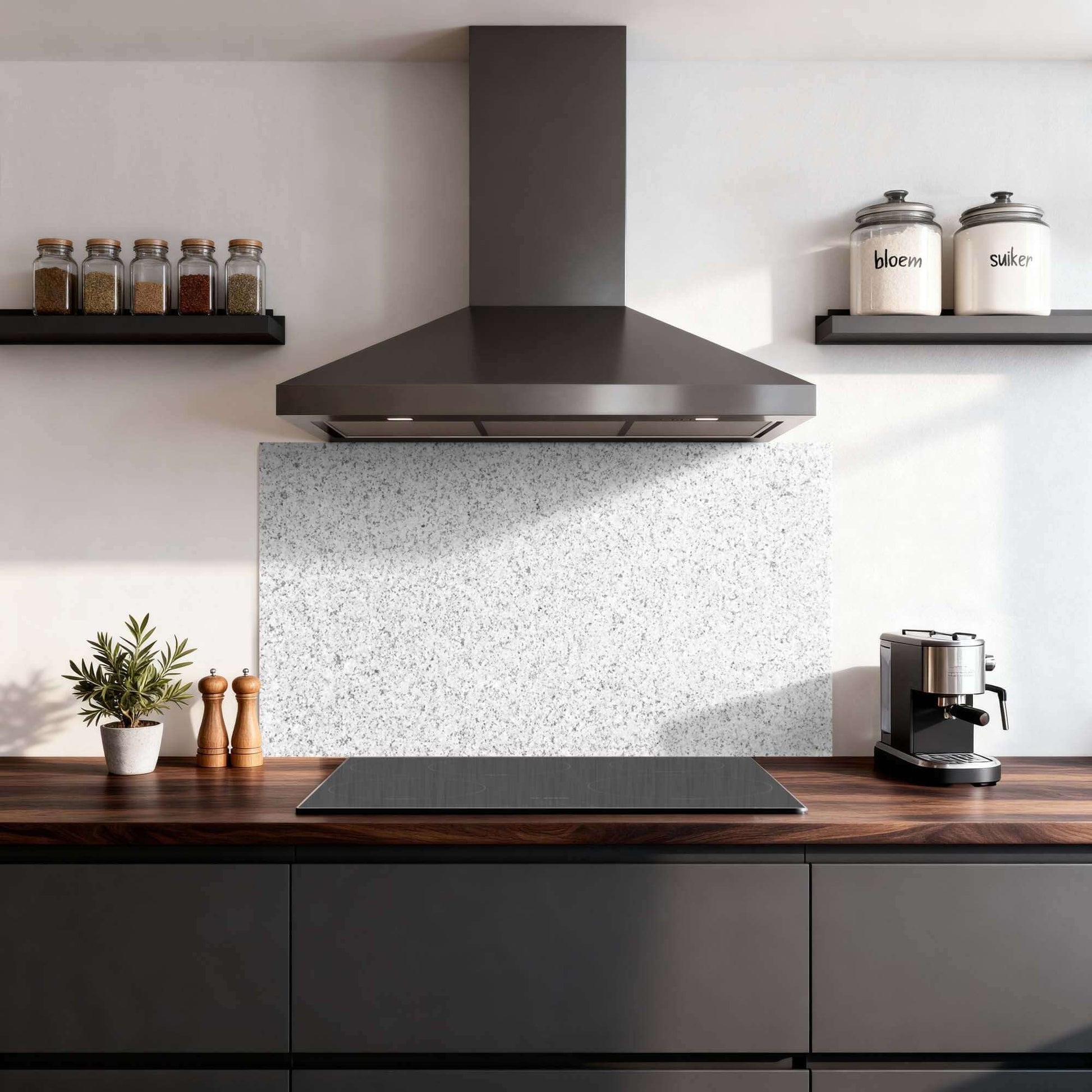 Arctic Granite Splashback in der modernen Küche, kratzfeste Aluminium Dibond Spritzwand, ideale Küchen Spritzwand für eleganten Stil.
