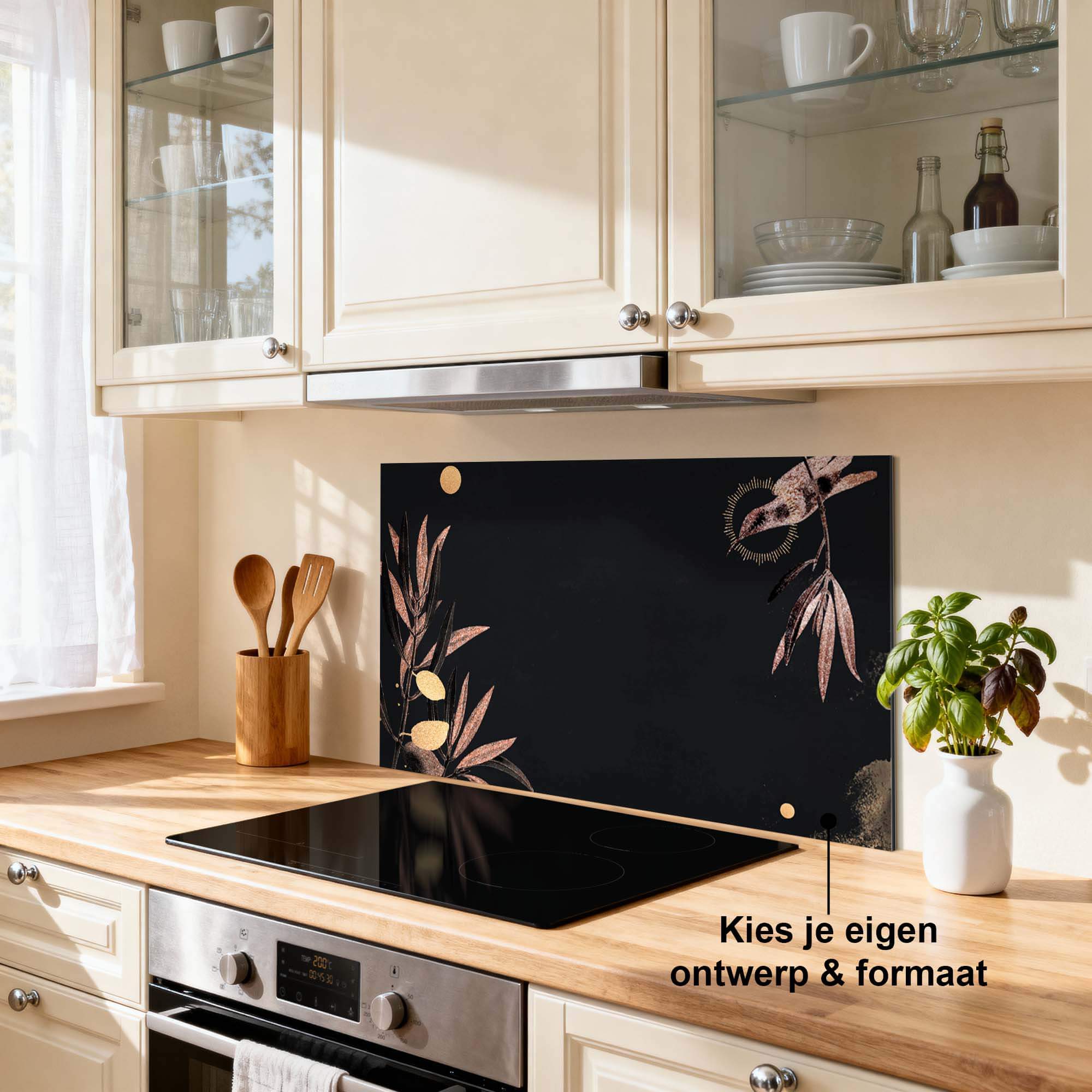 Goldene Olivenspritzwand in moderner Küche mit schwarzen und goldenen Akzenten, Luxuslook, Spritzwand für elegante Küche, Kitchen Splashback
