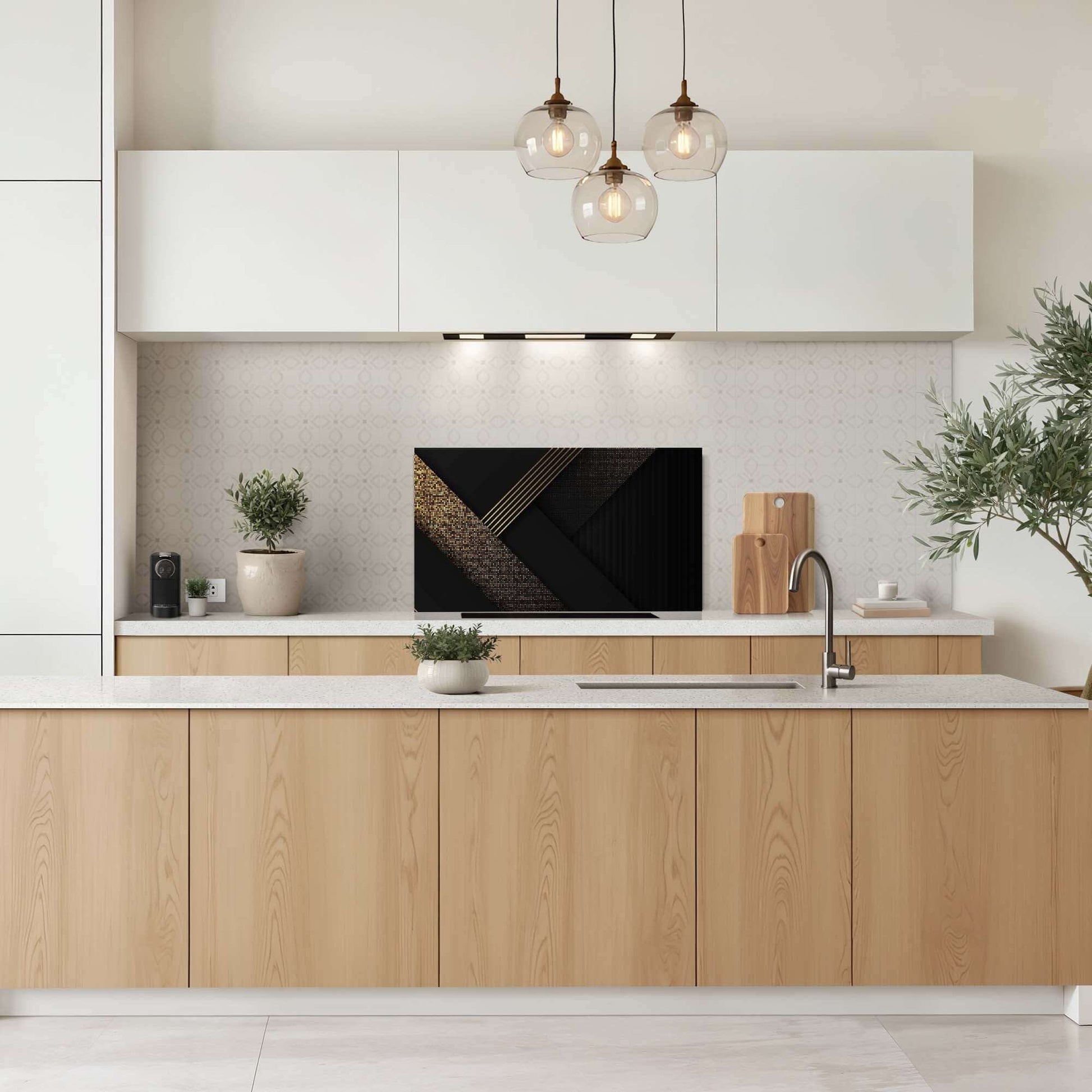 Küche mit Golden Geometry Splashback in Schwarz und Gold, modernes Splashback-Design für einen luxuriösen Look.