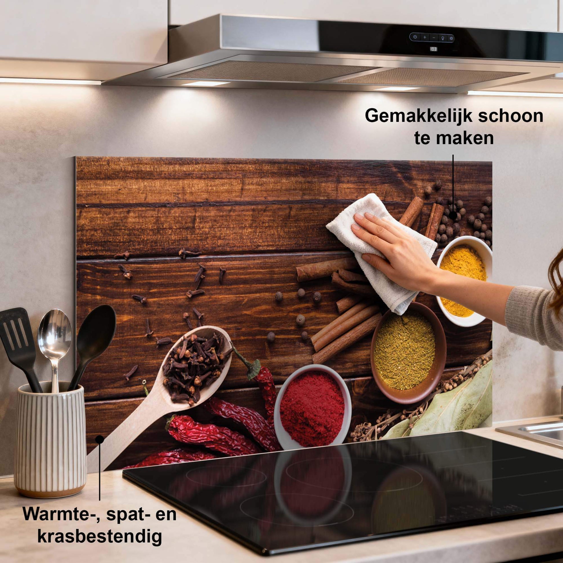 Warm Spice Harmony Splash Screen in der Küche mit Gewürz- und Holztönen, idealer Küchenspritzschutz und Spritzwand, hitze- und kratzfest.