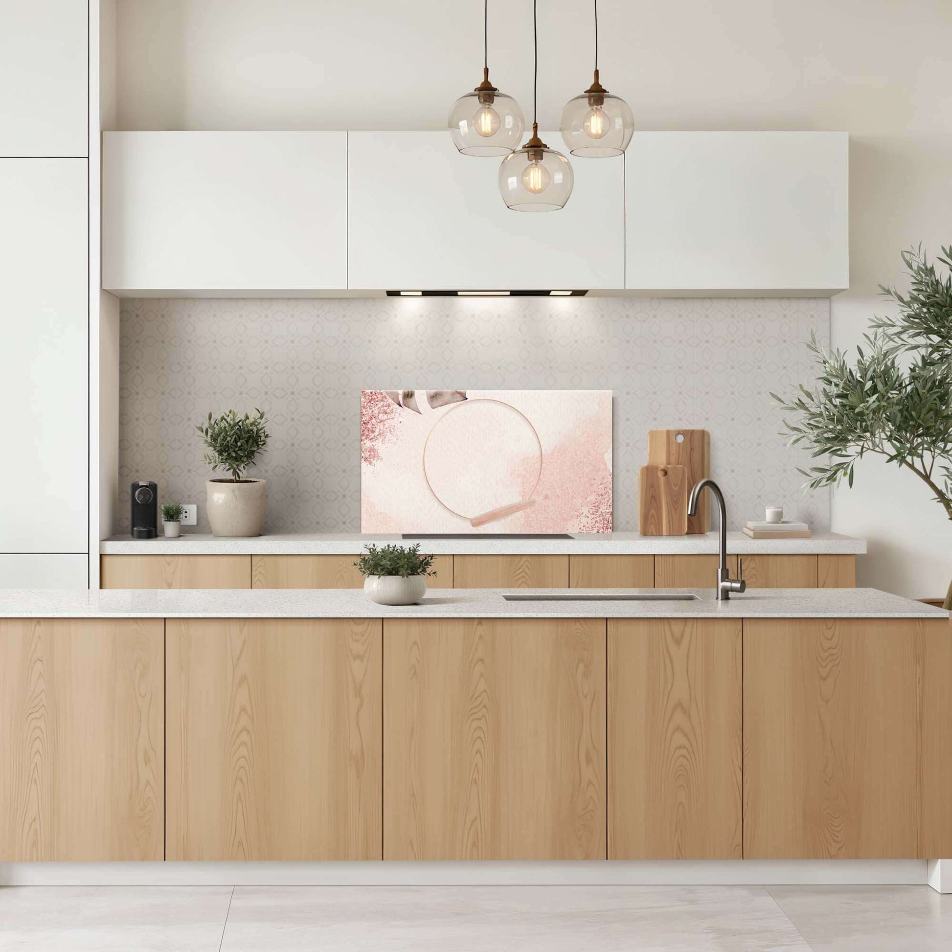 Soft Harmony Spritzschutz in der modernen Küche, zarte Rosatöne und elegantes Design. Die perfekte Rückwand für eine ruhige und stilvolle Küche.