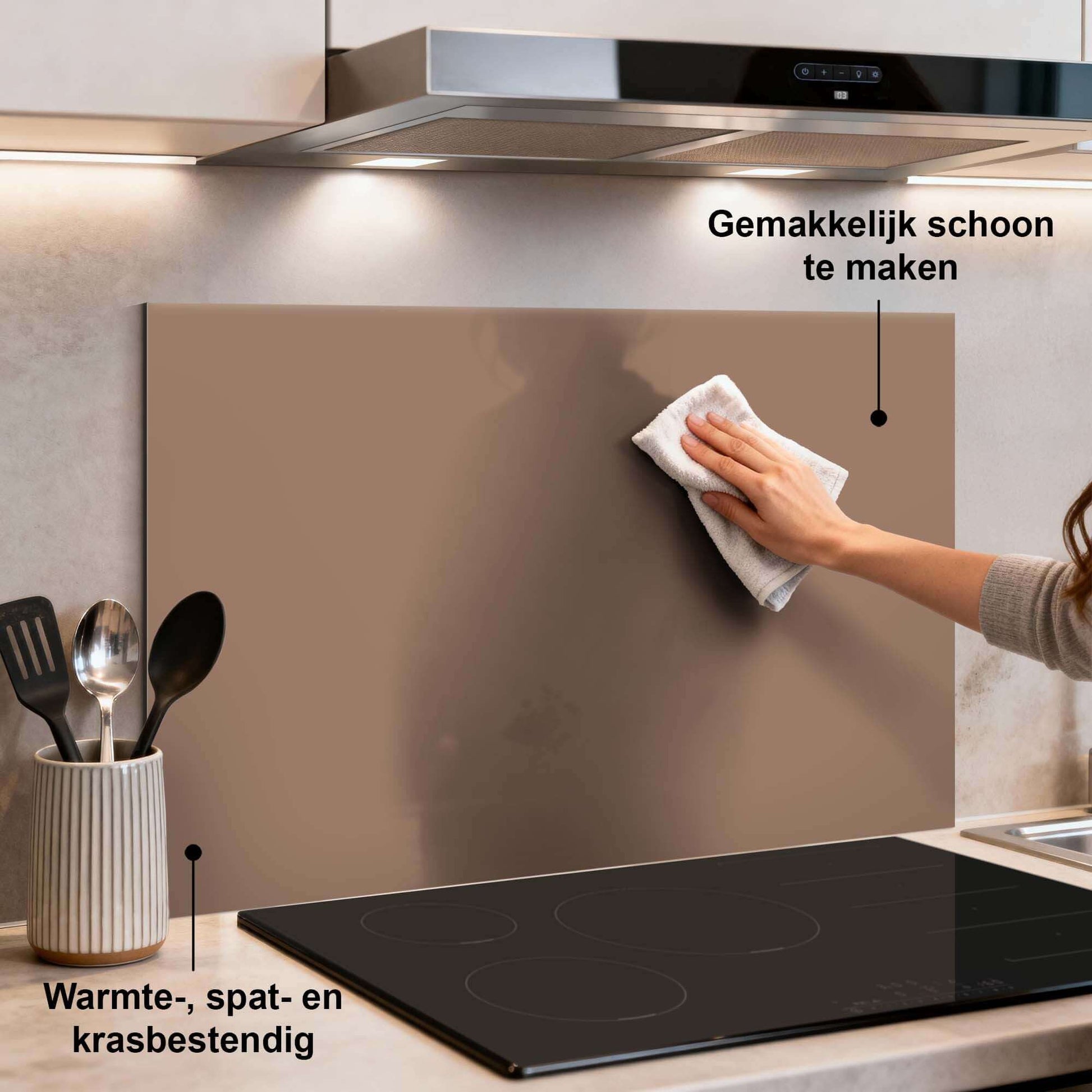 Mocha Mousse Mud Screen in der Küche, schützt die Wand, ästhetisch für moderne und natürliche Küchen. Reinigung von Kitchen Splash Screen mit einem Tuch.