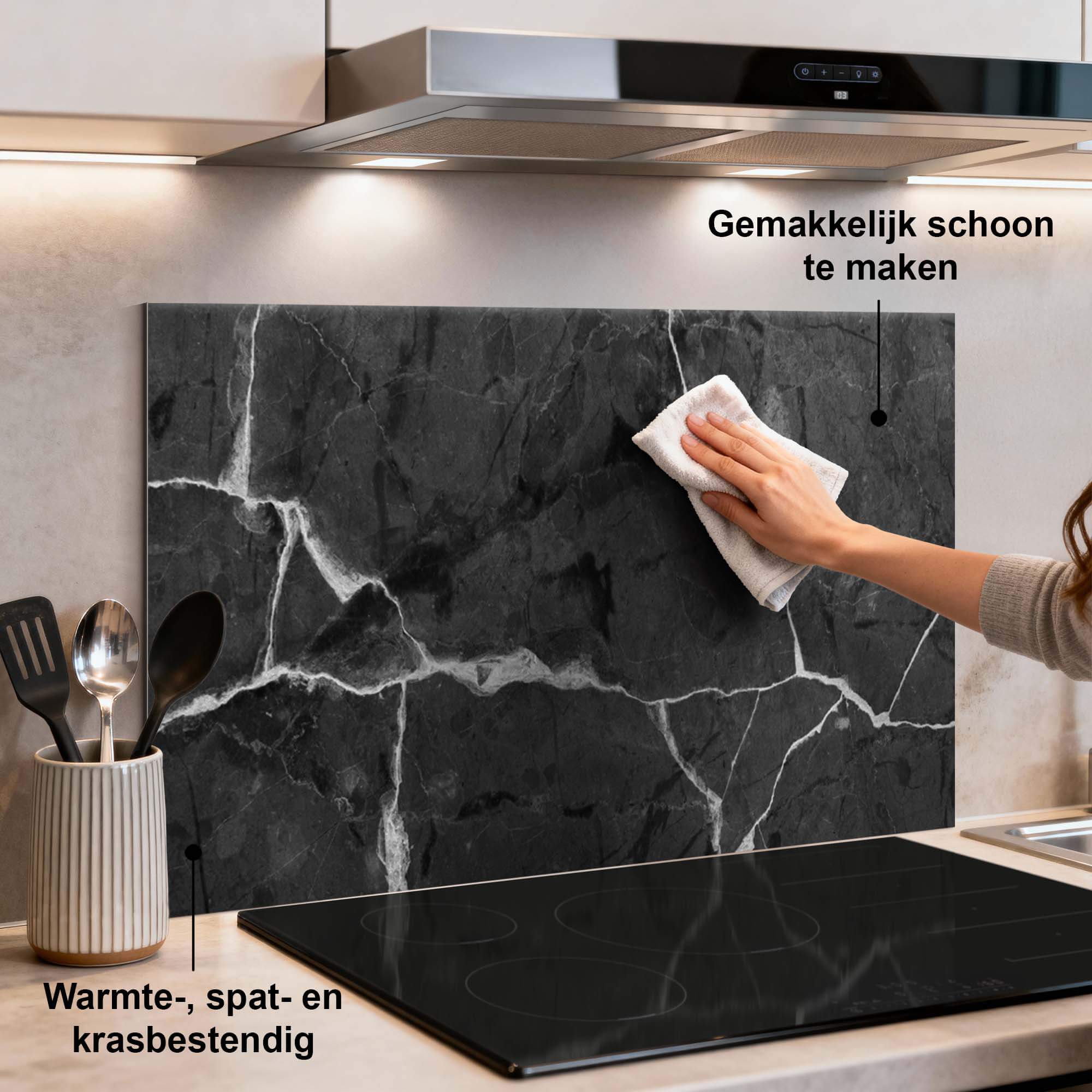 Schwarzer Marmorsplashback für die Küche, zeitloses Schwarz mit weißen Adern, leicht zu reinigen, ideal als Splashback.
