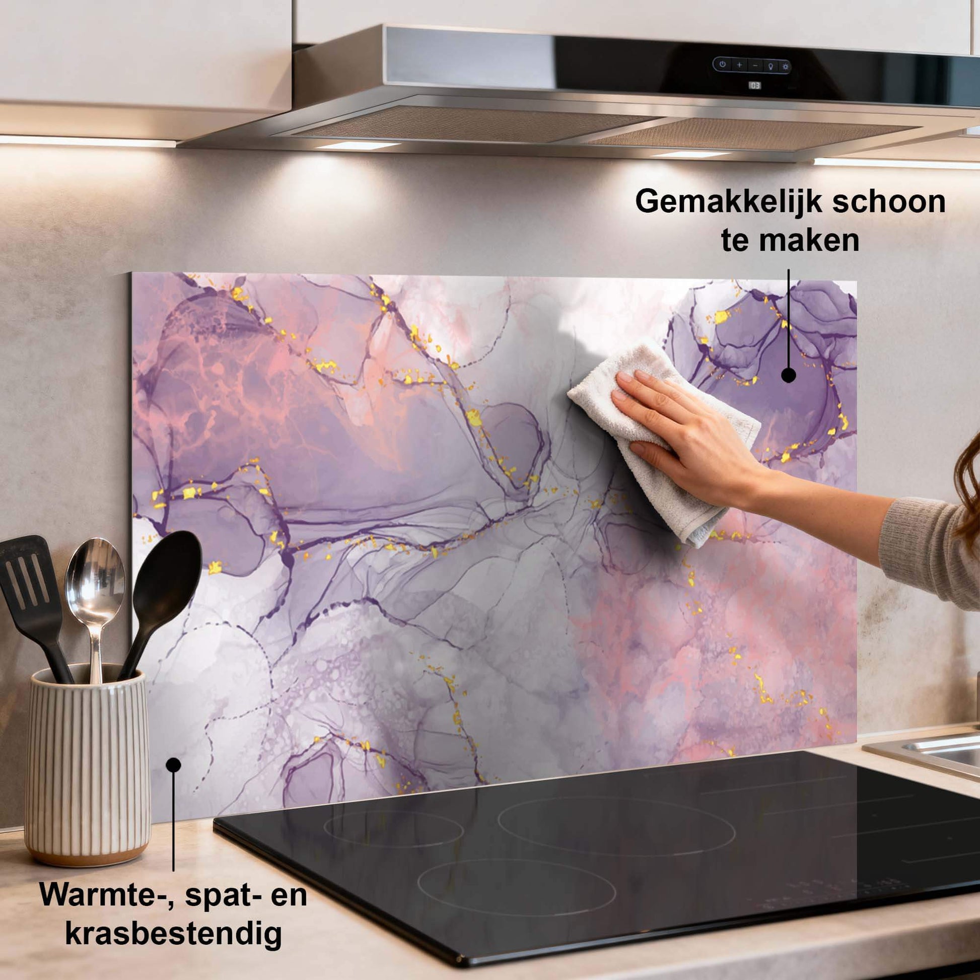 Lavendelfarbener Marmorsplashback für die Küche mit Lavendelfarben und goldenen Akzenten, eleganter Splashback für die Spritzwand