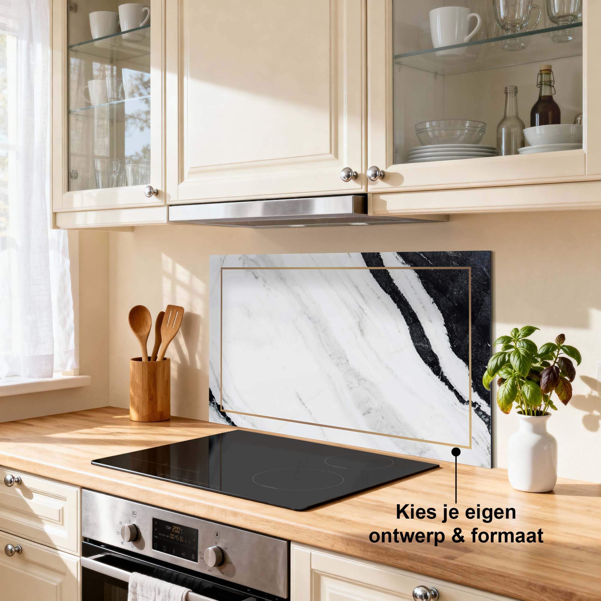 Moderner Marmorsplashback mit Goldakzent, ein stilvoller Küchensplashback für einen modernen Splashback.