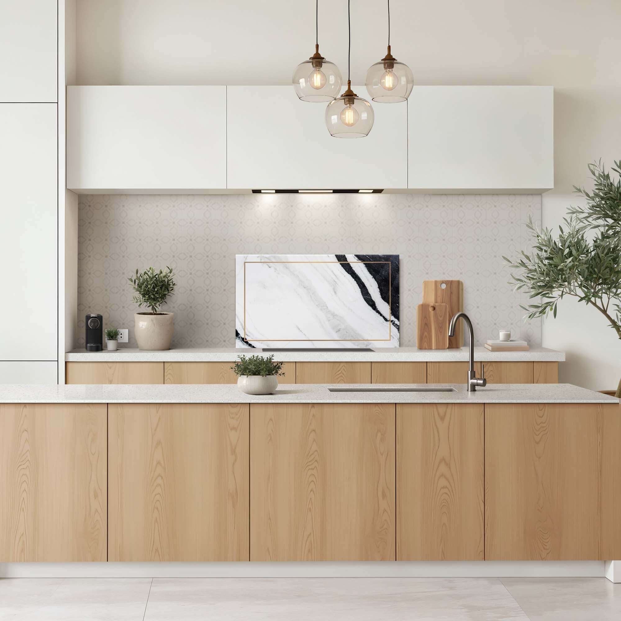 Moderne Küche mit Marmor Moderne Spritzwand, stilvoll mit Marmoroptik und Goldakzent. Ideal als Spritzschutz oder Spritzwand.