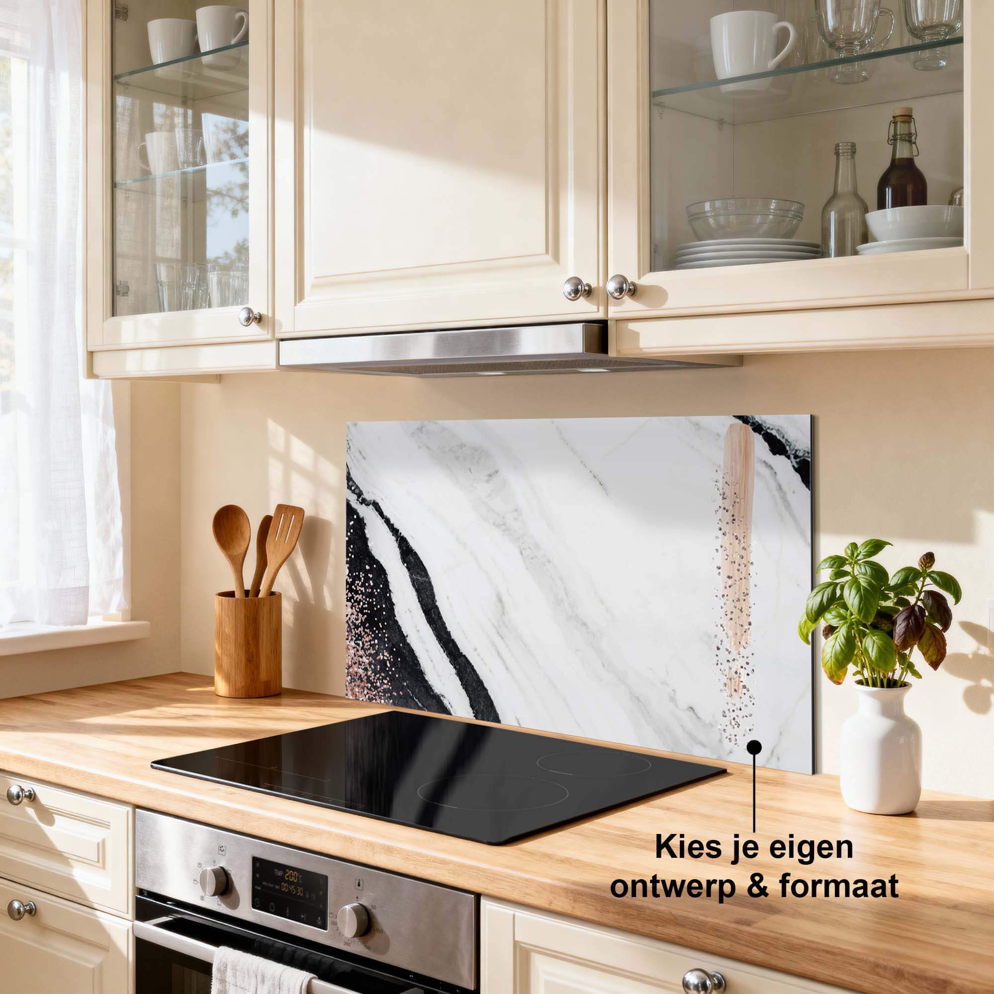 Marble Blush Splash Screen in moderner Küchenumgebung als stilvoller Spritzschutz und Spritzwand.