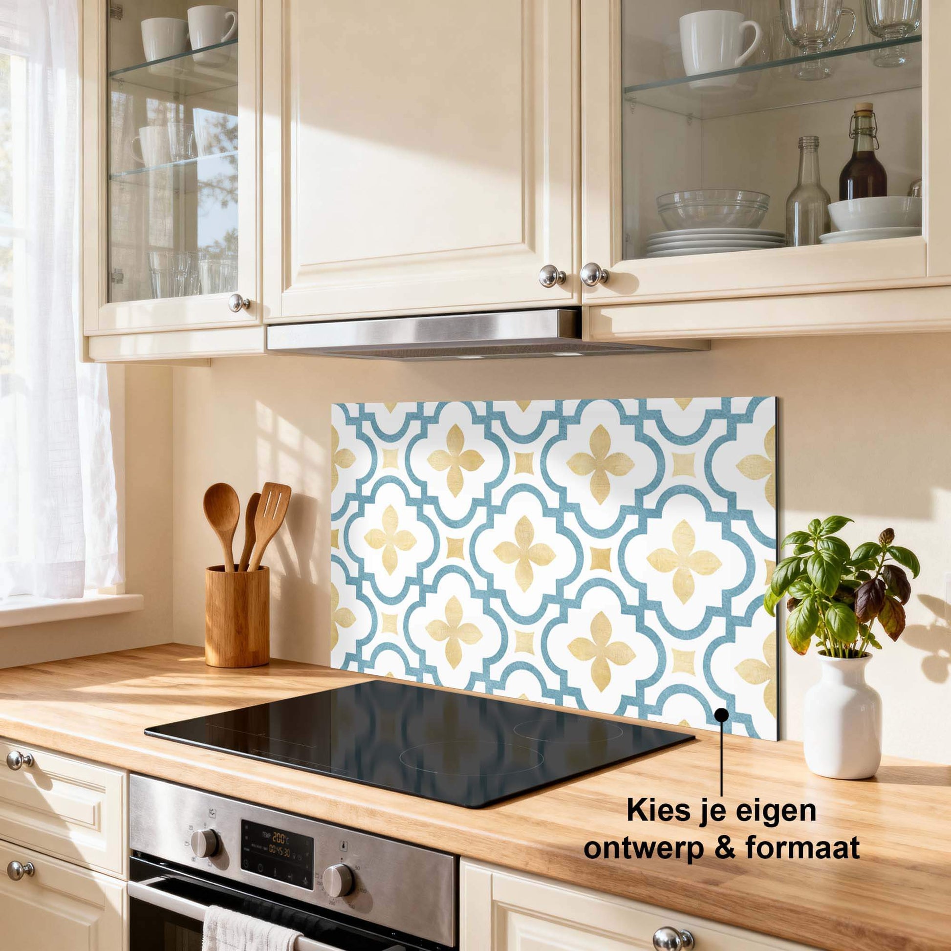 Azurblaue Blüte Spritzwand in der Küche, mit azurblauen und goldenen Tönen, dekoratives Fliesenmotiv für die Spritzwand in der Küche, Spritzwand
