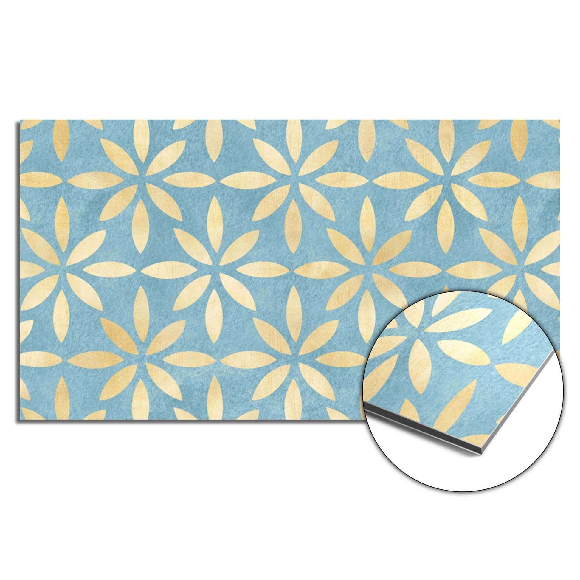 Azure Floral Cross Spritzwand mit floralem Muster und blau-goldenen Tönen, idealer Küchenspritzschutz oder Spritzwand für einen mediterranen Look.