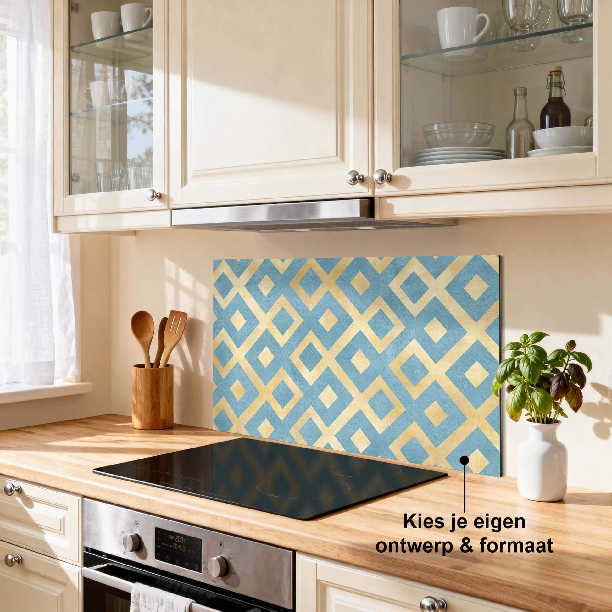 Deep Diamond Grid Splashback: moderne azurblaue und goldene Küchenrückwand mit geometrischem Muster, luxuriöse Rückwand für eine stilvolle Küche.
