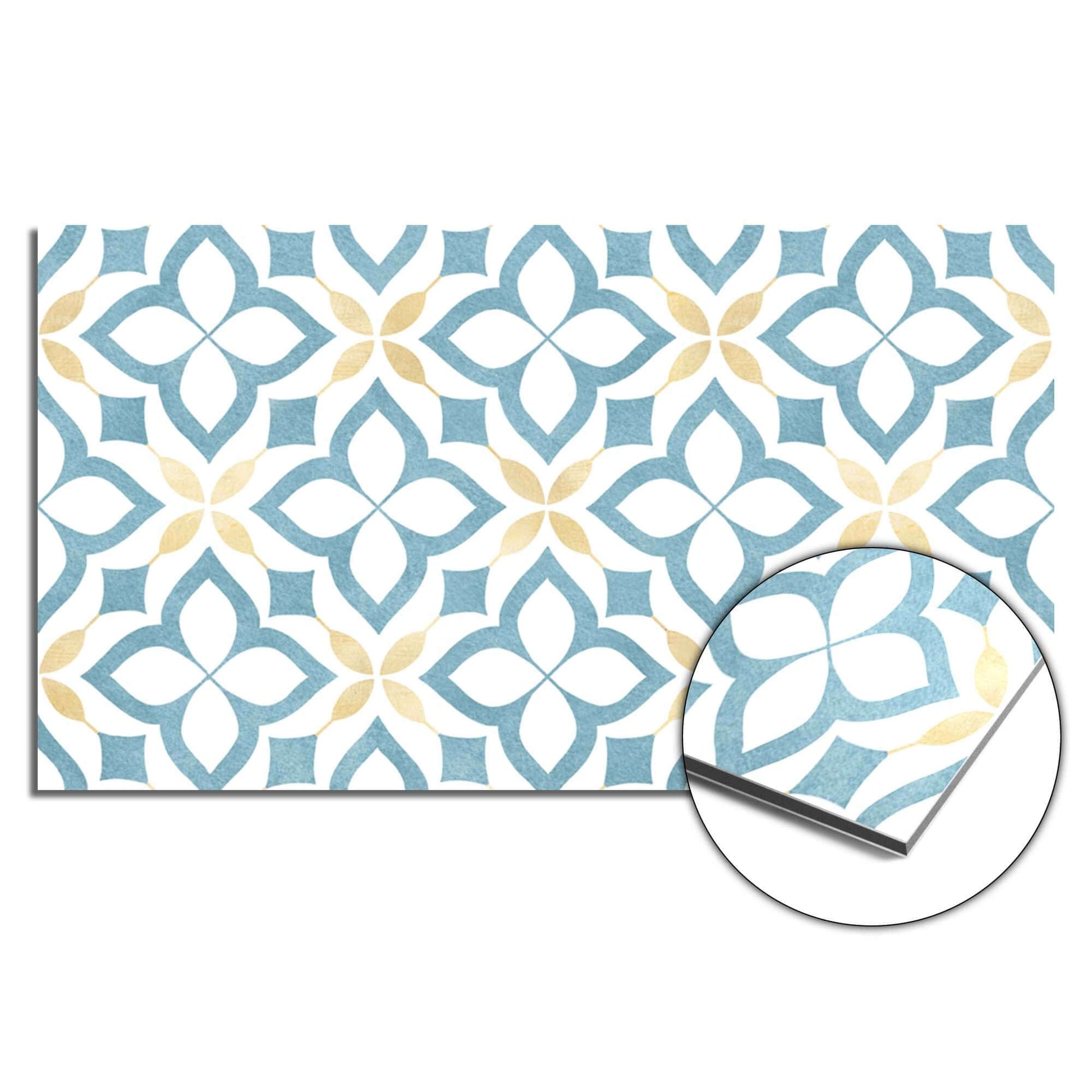 Deep Floral Cross Splashback mit Blumenmuster, eine farbenfrohe Küchenrückwand und Spritzschutz in warmen Gold- und Blautönen.