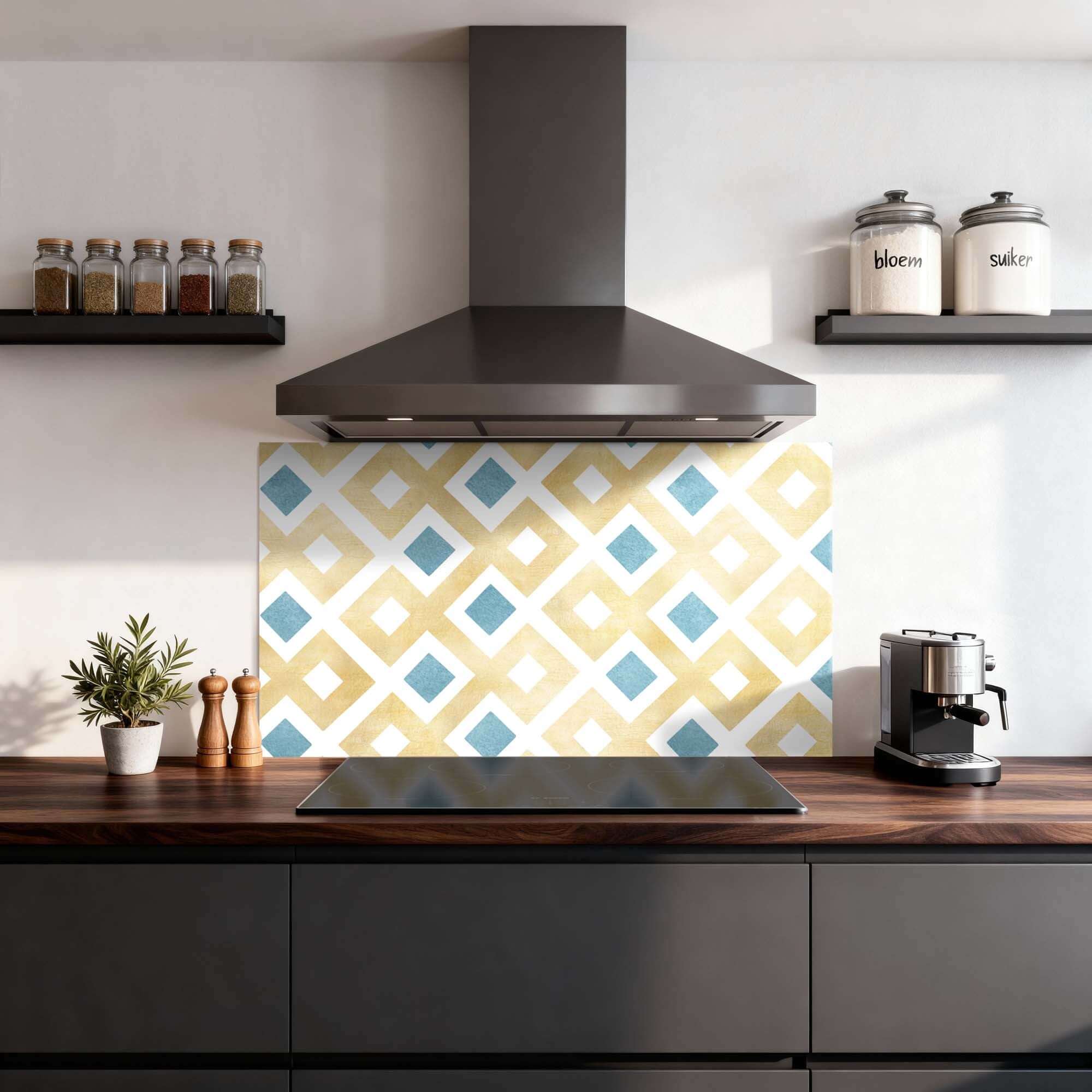 Golden Diamond Grid Splashback mit Goldtönen und azurblauen Akzenten für ein luxuriöses Design von Küchenrückwand und Spritzschutz.