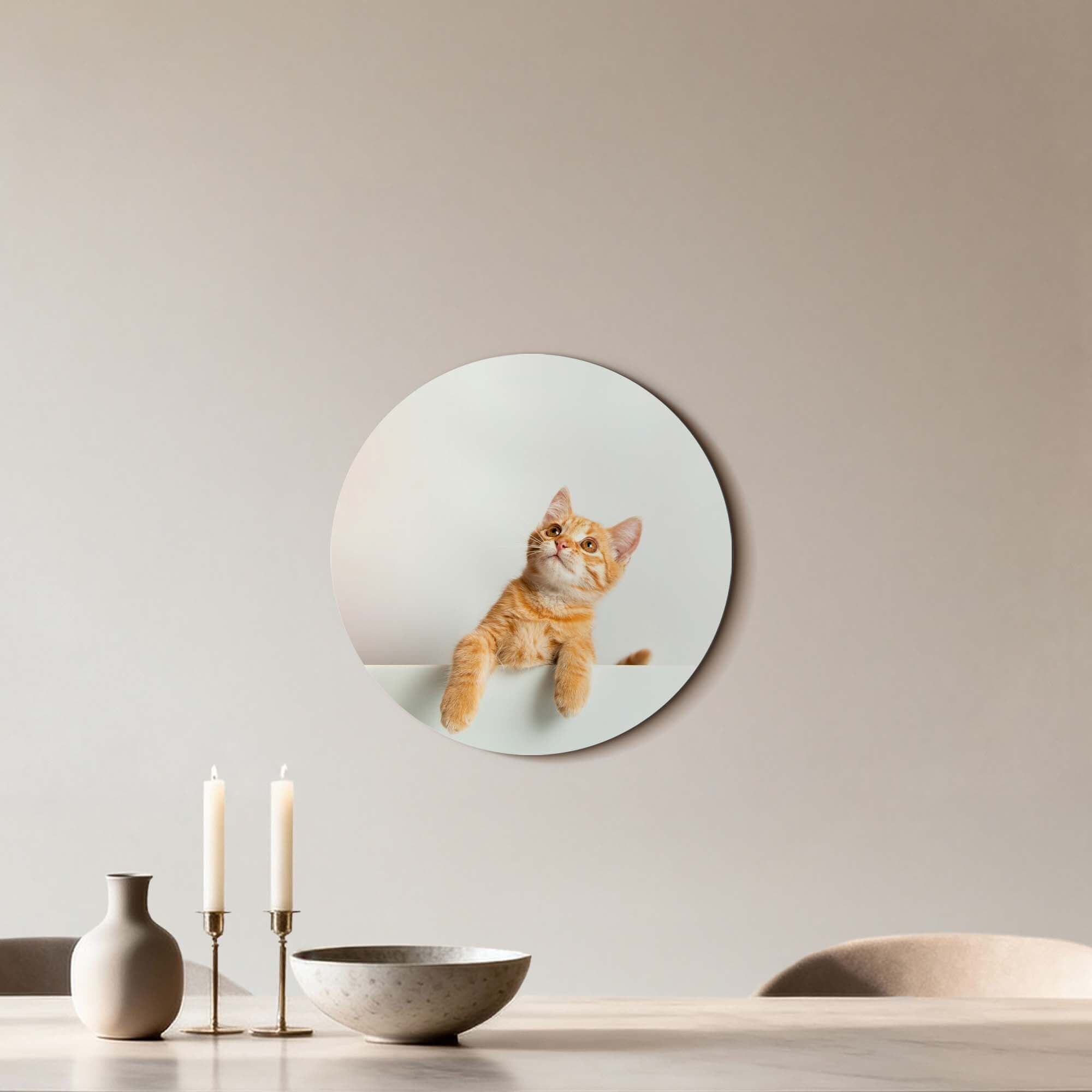 Amber Curiosity - Wandbild einer orangefarbenen Katze, moderne Wanddekoration für jedes Interieur.