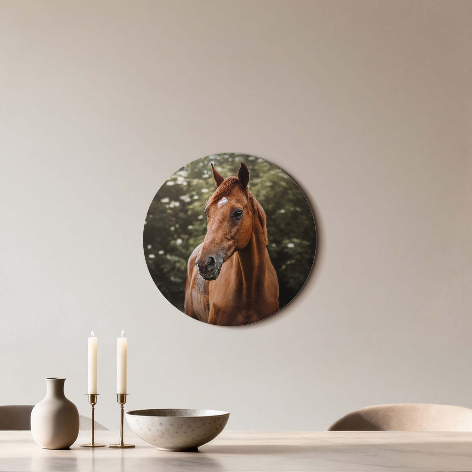 Amber Pride - Wandbild mit einem kräftigen Pferd in warmen Tönen, perfekt für jeden Raum.