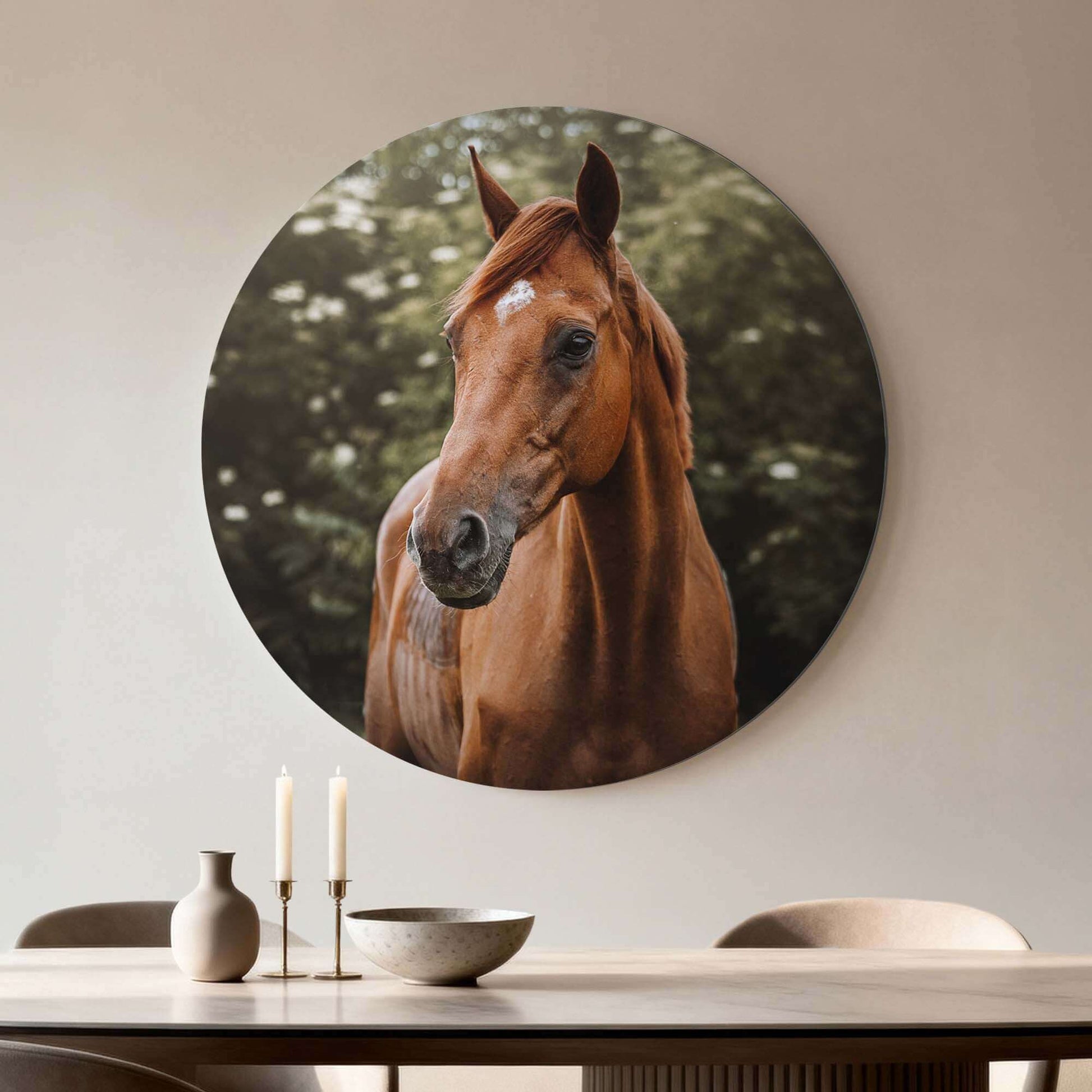 Amber Pride - Wandbild mit großem braunen Pferd in warmen Farben, perfekt für stilvolle Räume