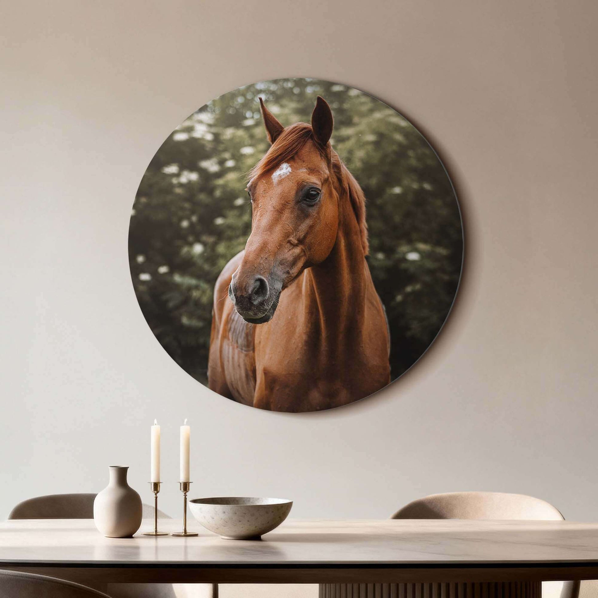 Amber Pride - Wandbild mit einem kräftigen Pferd in warmen Tönen, perfekt für jeden Raum.