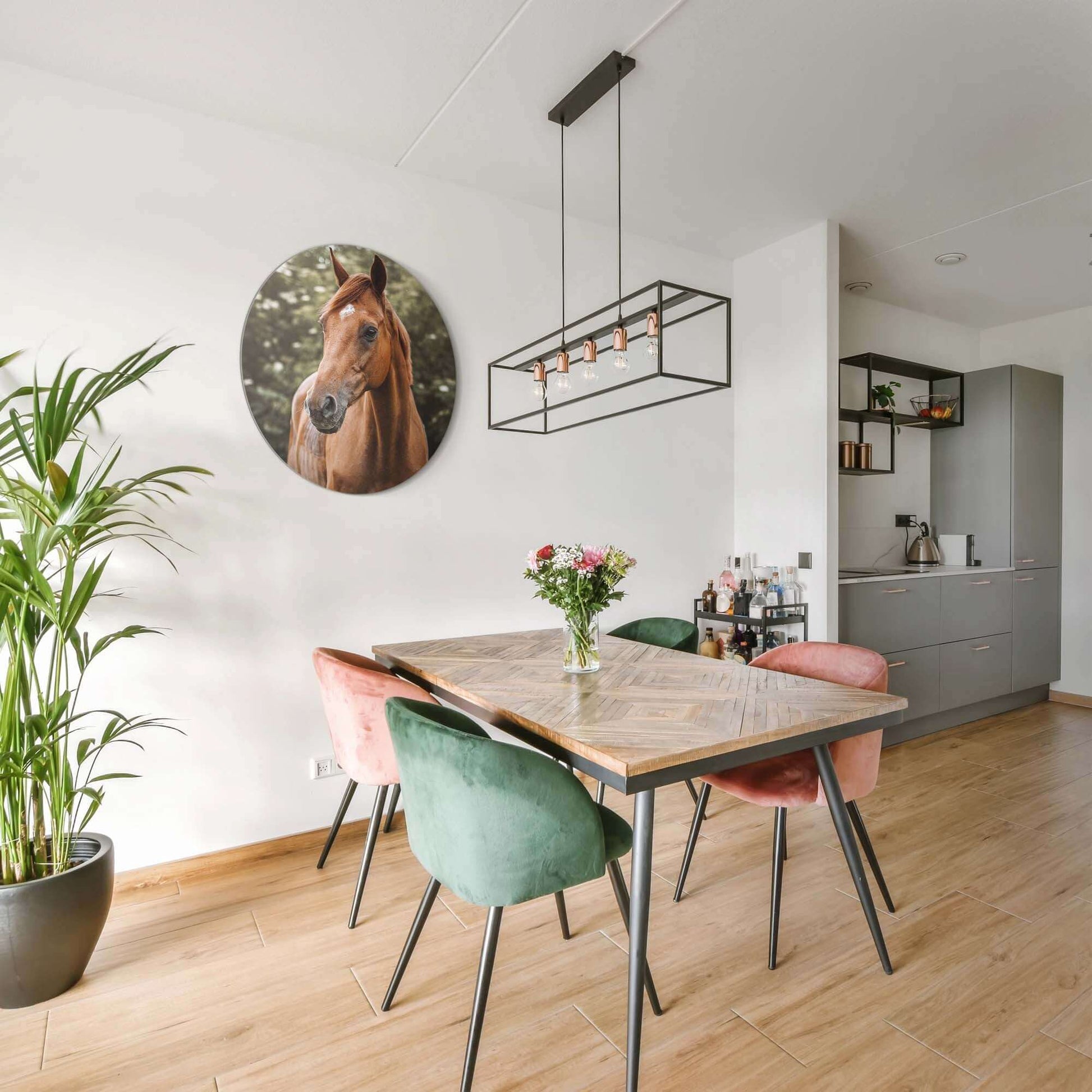 Amber Pride - Wandbild mit einem warmen Pferd in der Küche, perfekt für Ihre moderne Einrichtung.